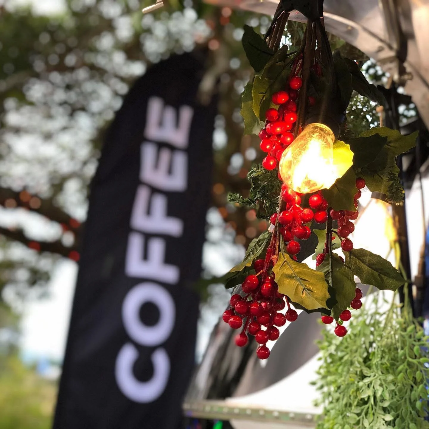 🎄 Bringing the Festive Cheer 🎄 Whether it’s a corporate Christmas do, a community event, or a cosy celebration with friends, Charlie Grace is here to spread the cheer (and pour the coffee or beers ☕✨).
Because every great festive season star