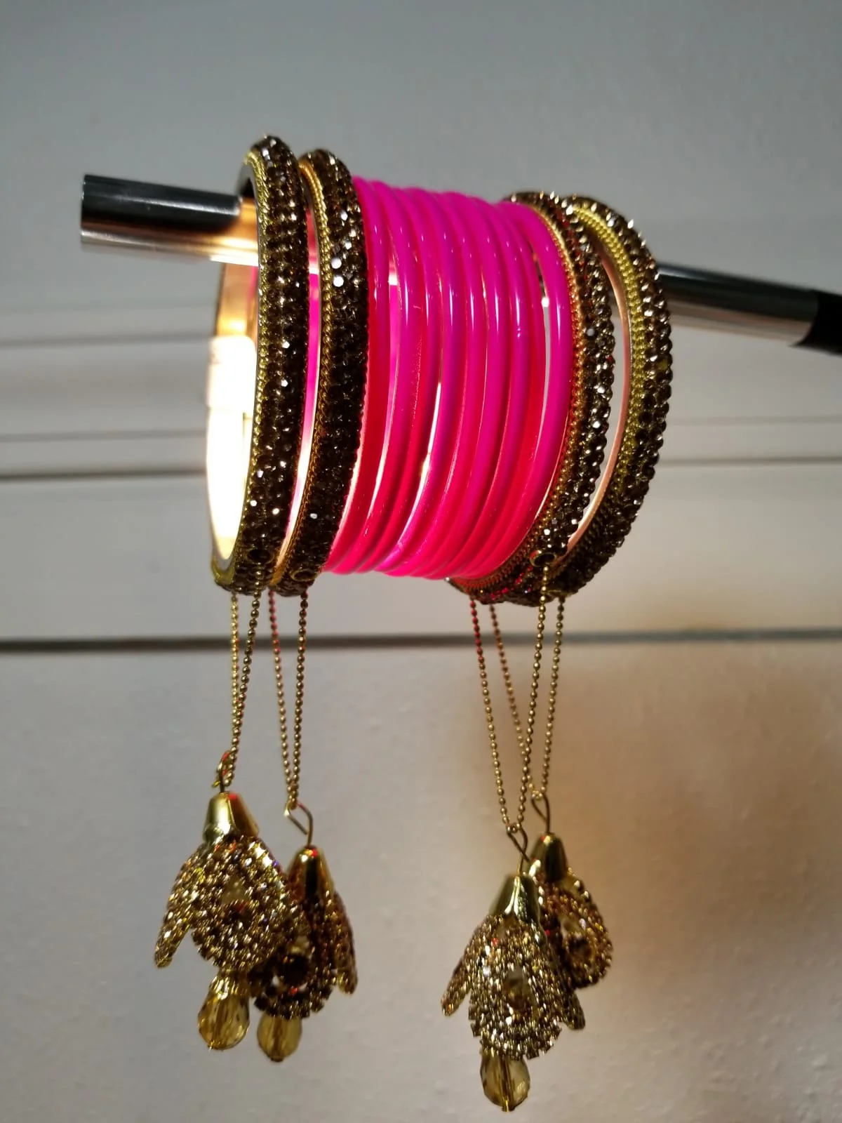 Set of 4 bangles with glass bangles 