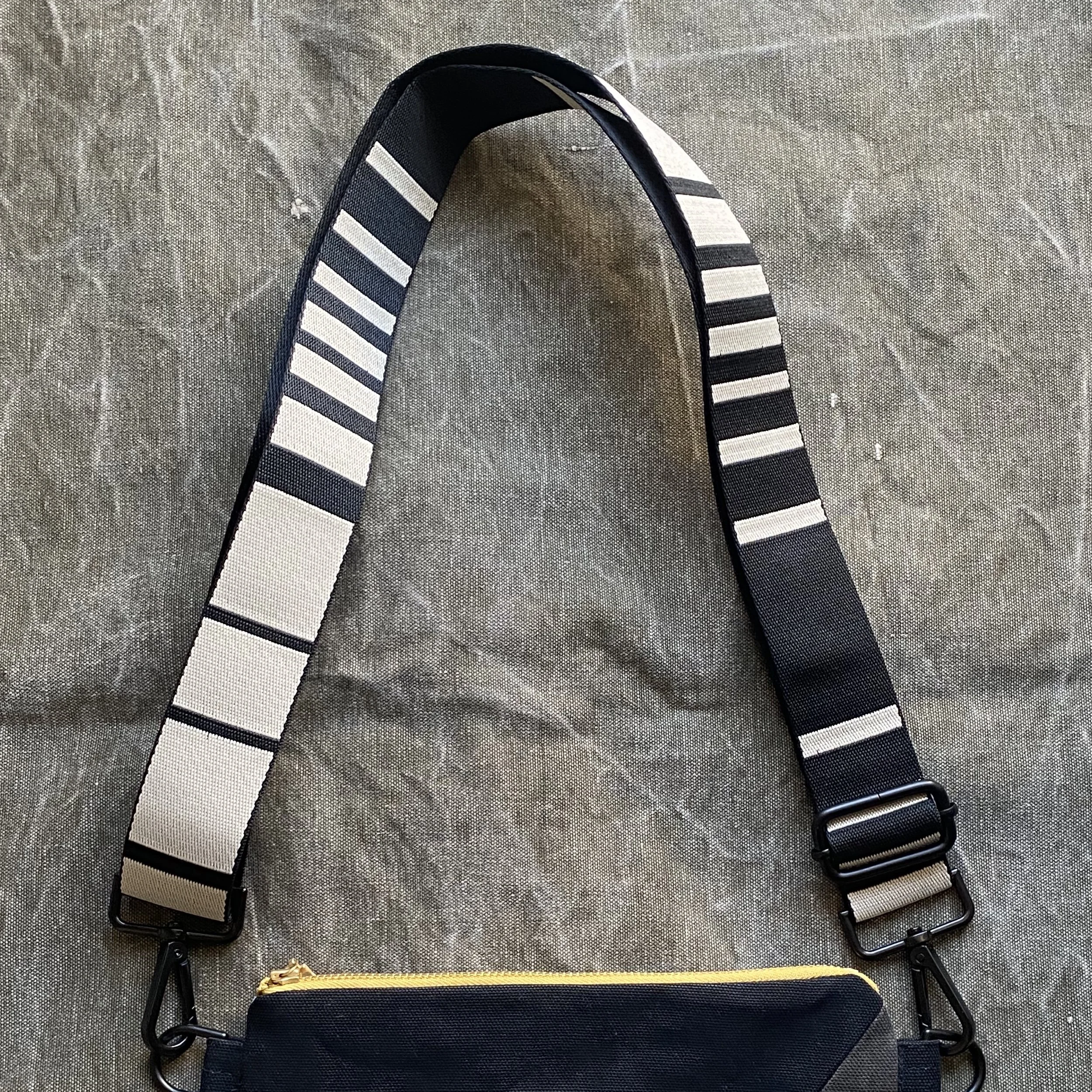 crossbody_strap_graphic_stripe.jpeg
