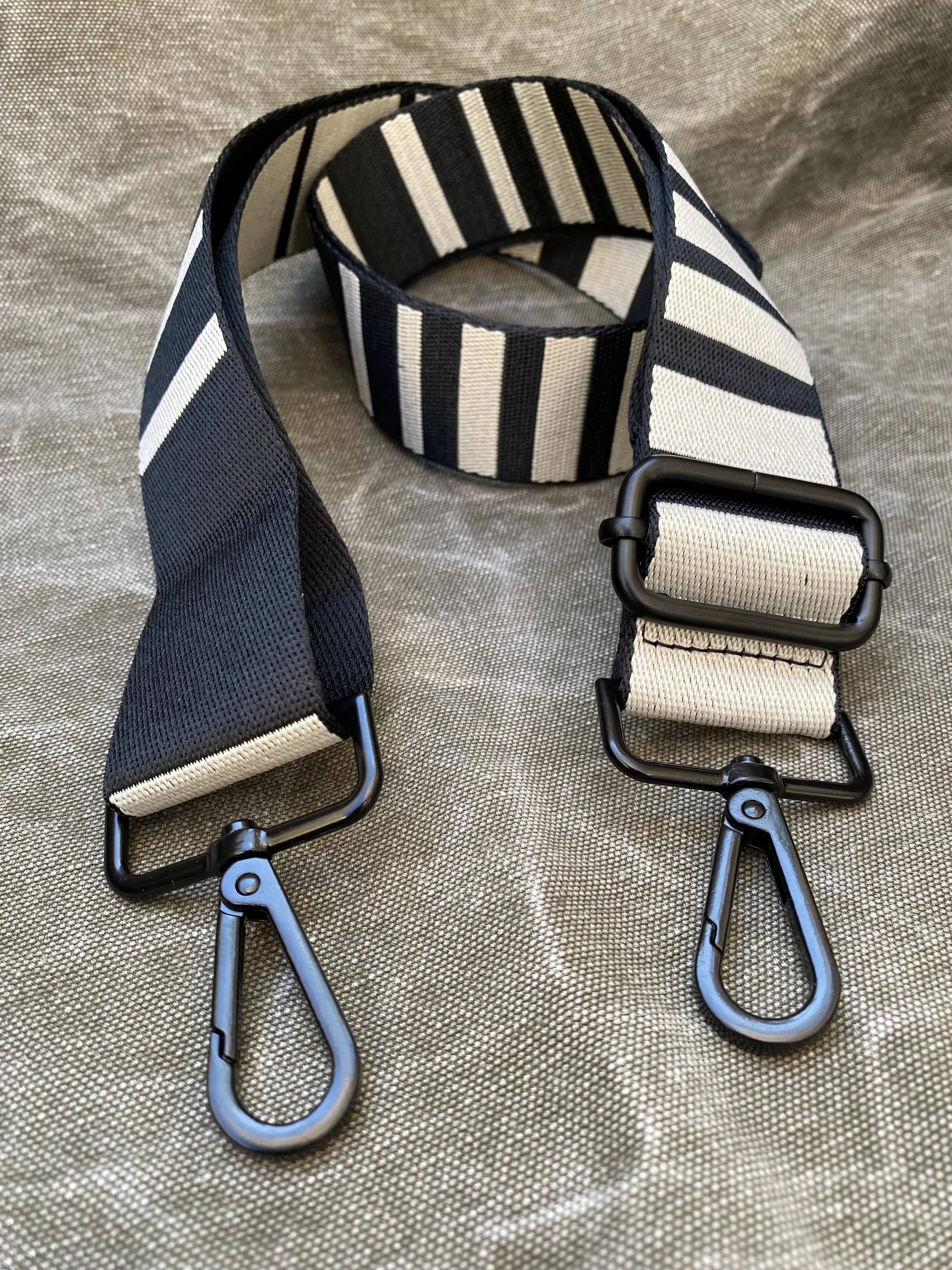 Graphic_Stripe_ Crossbody_Strap_ 04.jpeg