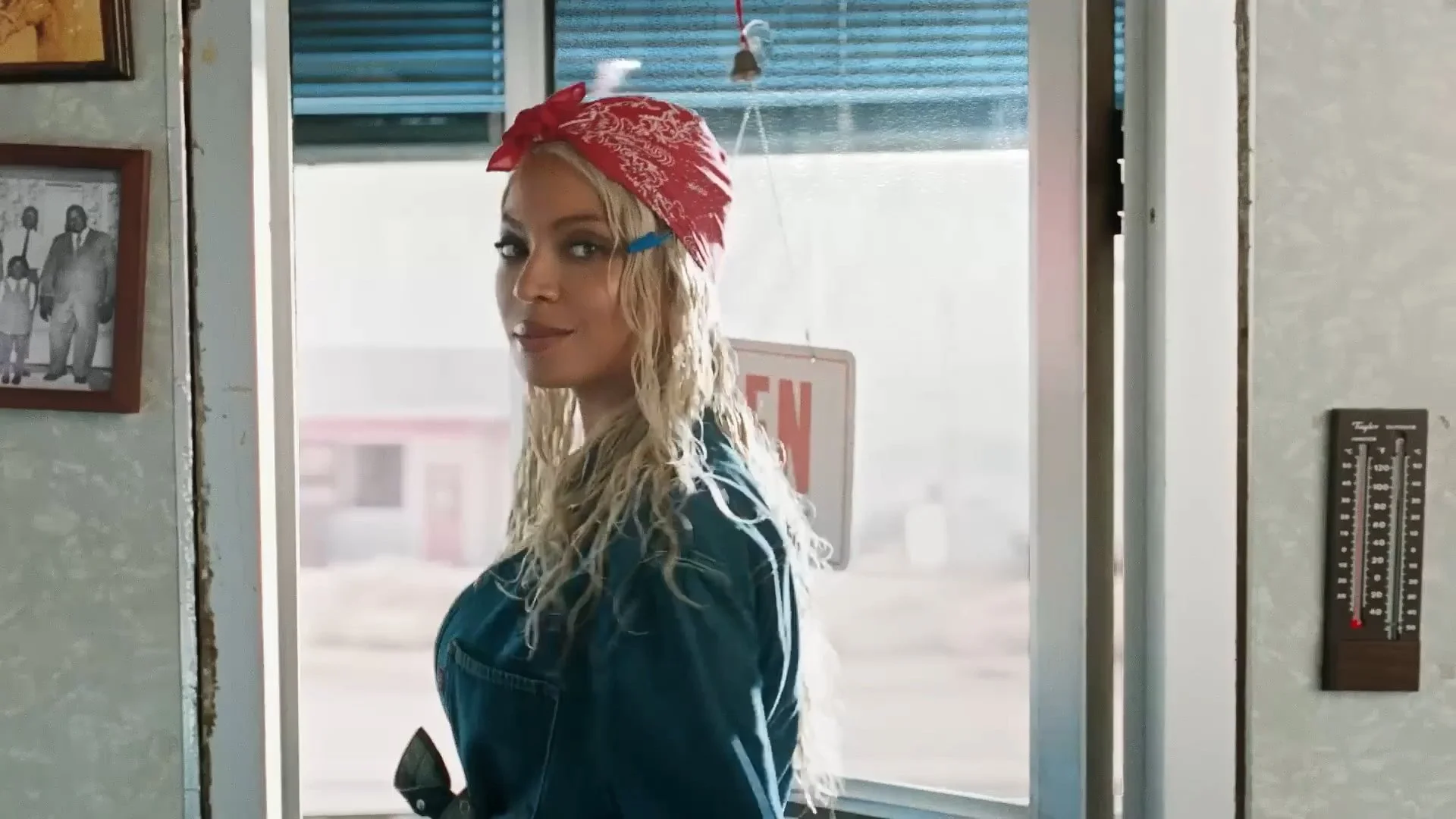 Levi's Refrigerator with Beyoncé (TV :15)