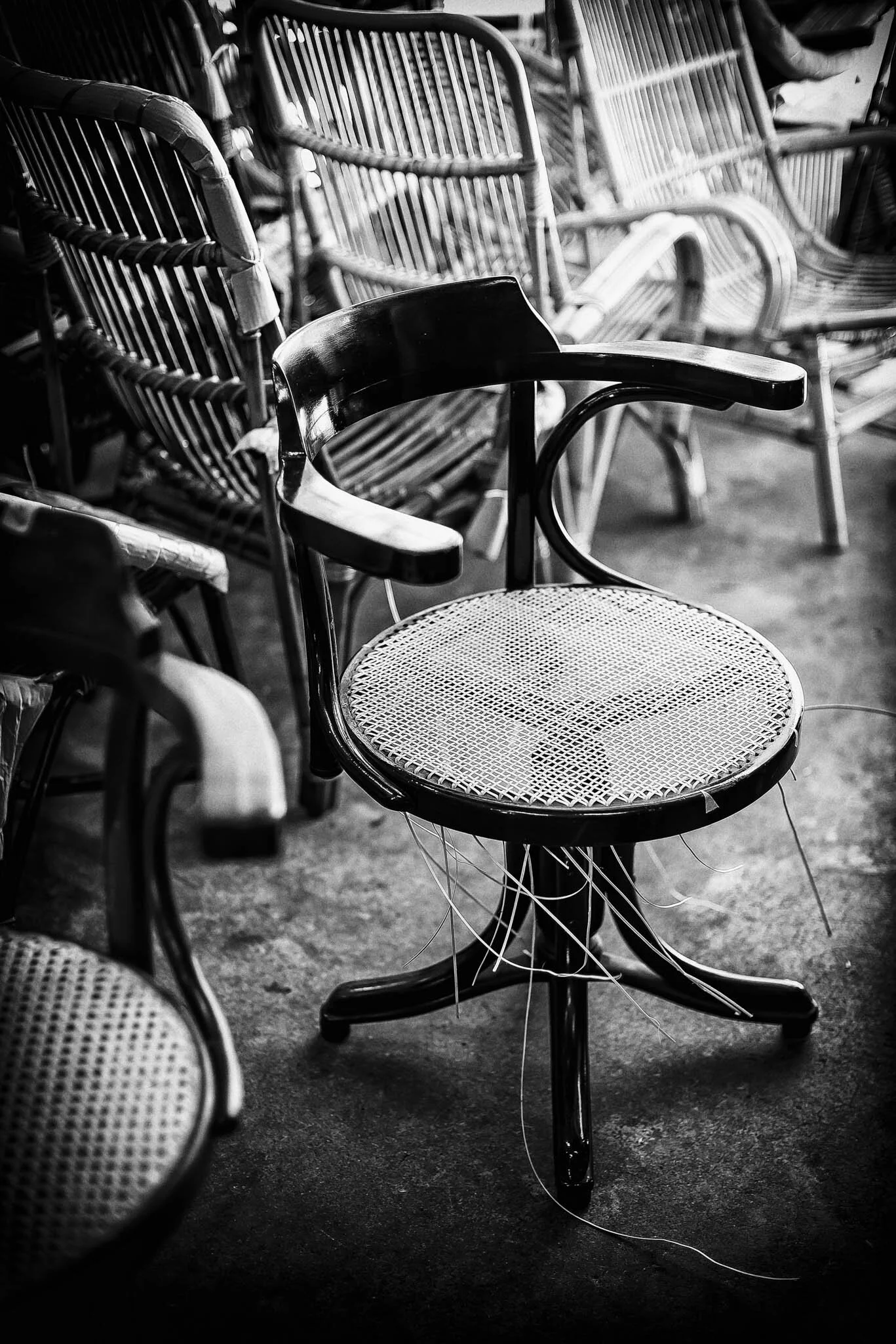 This swivel chair, a popular design in the 70s, is given a new rattan seat and restored to its former glory under Mr Chen’s skilled hands.