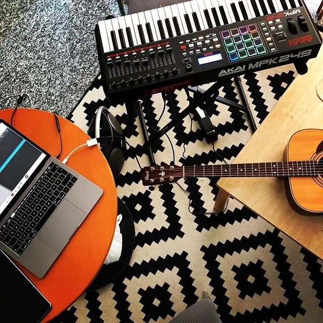 QUARANT&Auml;NE \\ We got the ingredients, and now we&lsquo;re in the kitchen! Cooking up some tunes to share really soon! @matze.esau and @danielsreinhold are hard at work.