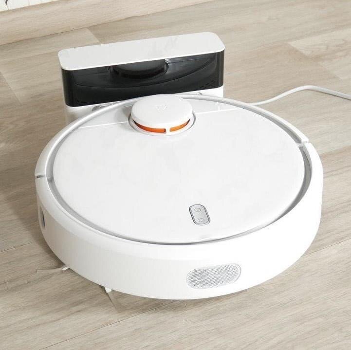 Question 07. Sebastien Denes’s best purchase in China: The robot vacuum cleaner.