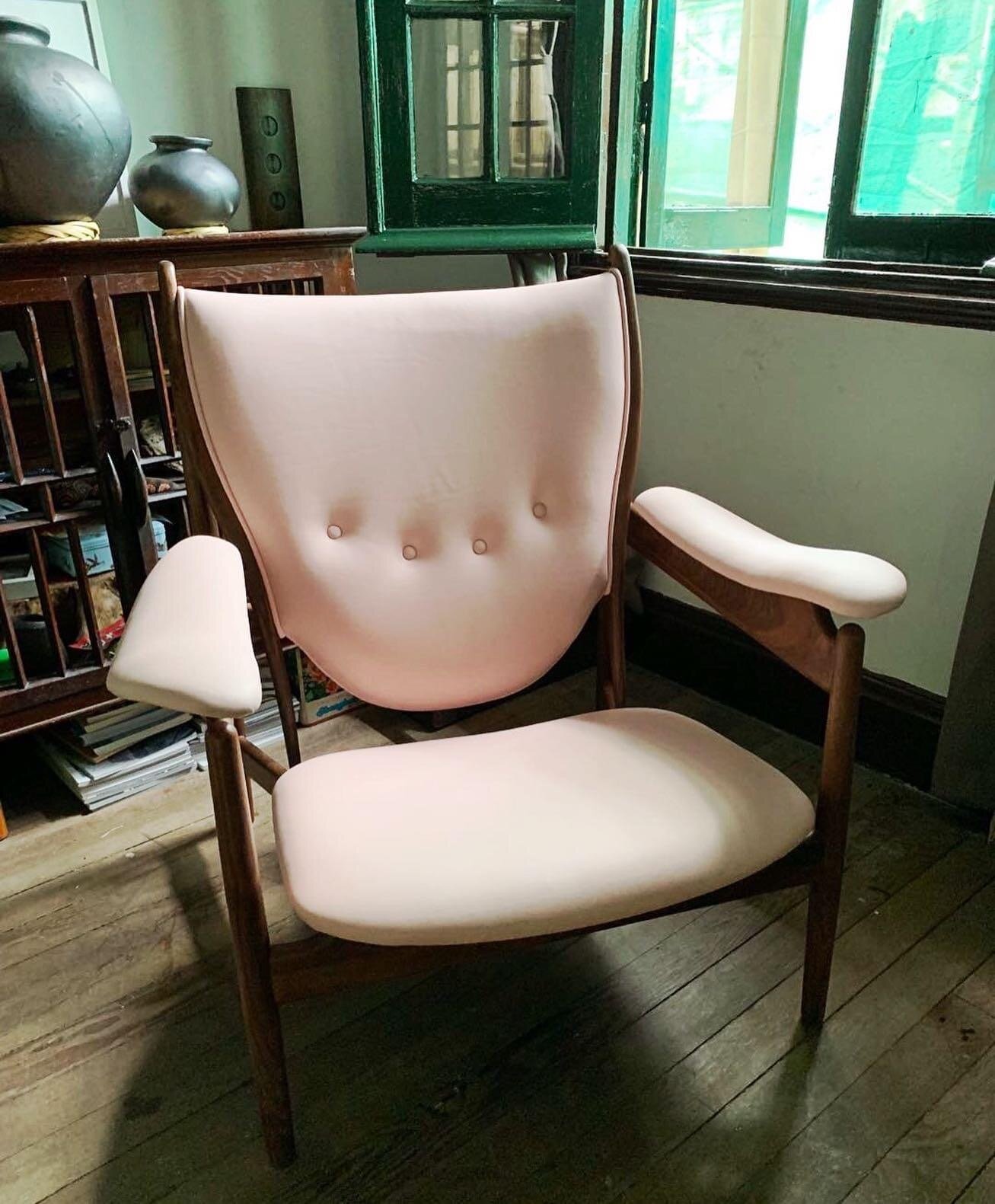 Question 07. Michael Zee’s best purchase in China: the customised pink leather chair he order from Taobao.