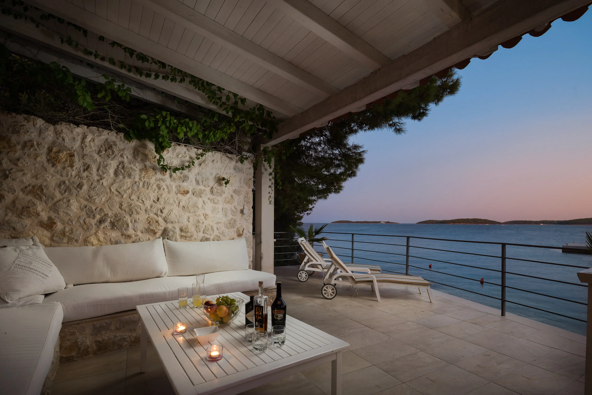 Villa-Oceanus-Middle-Level-Outdoor-Lounge-004.jpg