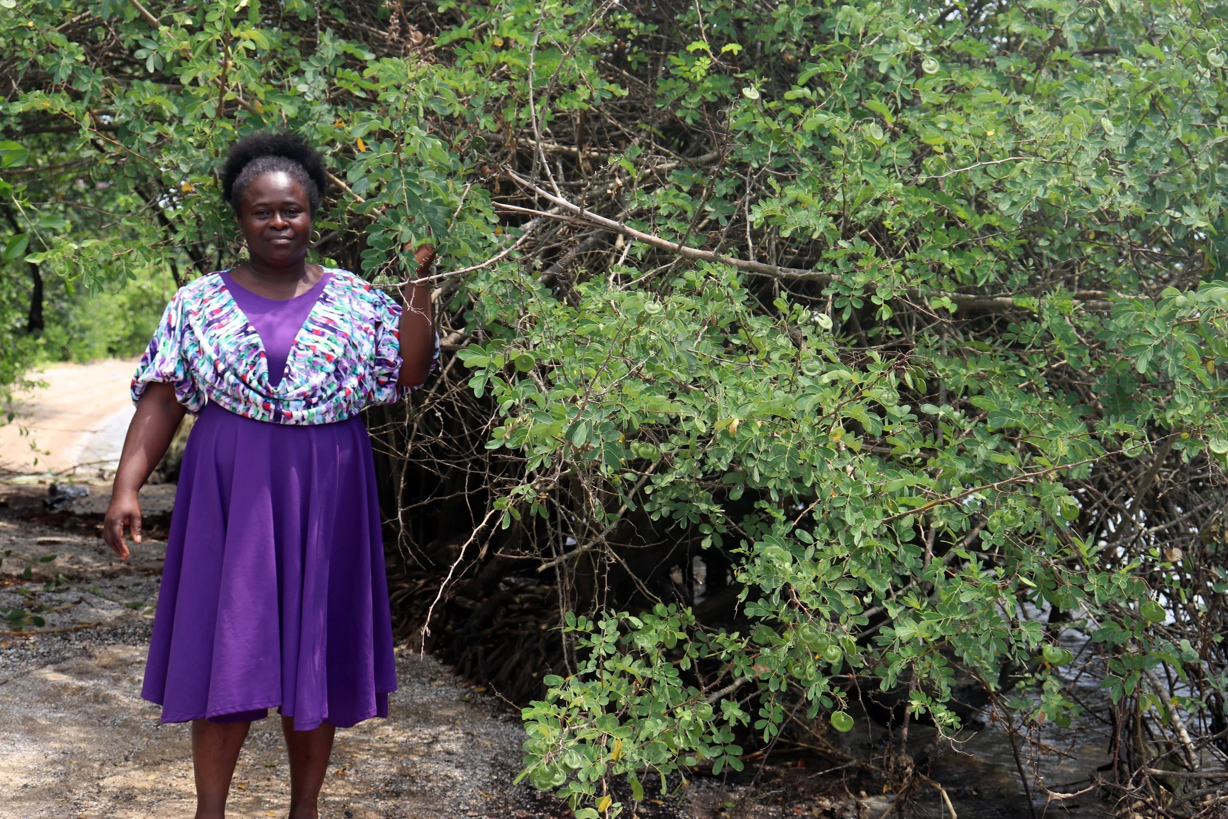  Gboko Nadine Edwige Epse Teya, vice-president of the NGO  Watêya Femmes – Pêche Écologique  and an activist promoting women’s empowerment through the cultivation and marketing of mangrove oysters, here on the banks of the Ébrié Lagoon in Abidjan. 