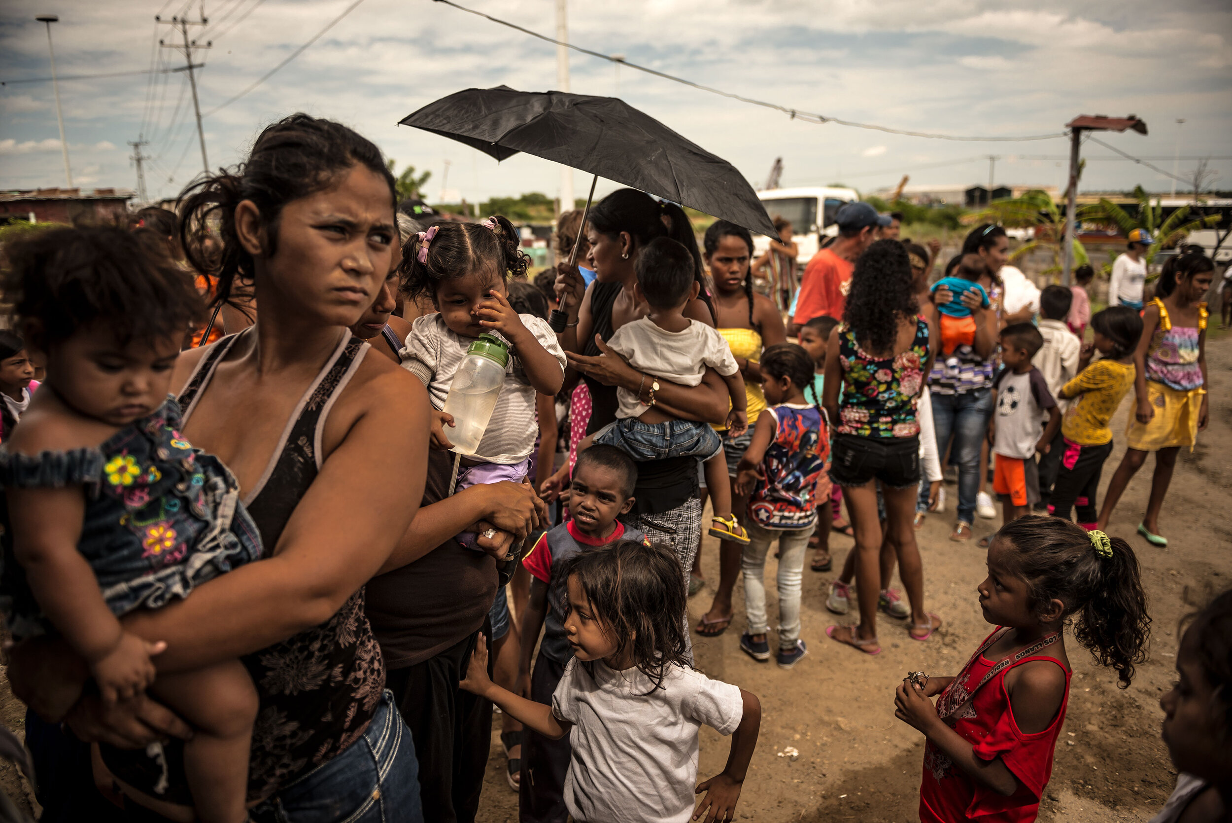  Mothers line up at a free children’s health clinic in Morón in Sept. 2017.  © Meridith Kohut  