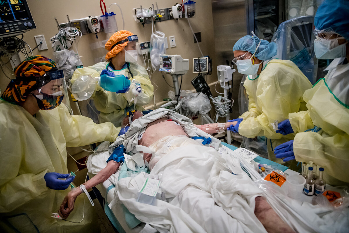  Doctors and nurses work for hours to stabilize an elderly Covide-19 patient who had fallen ill in a nursing home, in the ER department of Wyckoff Heights Medical Center in Brooklyn, New York, on April 18, 2020. © Meridith Kohut 
