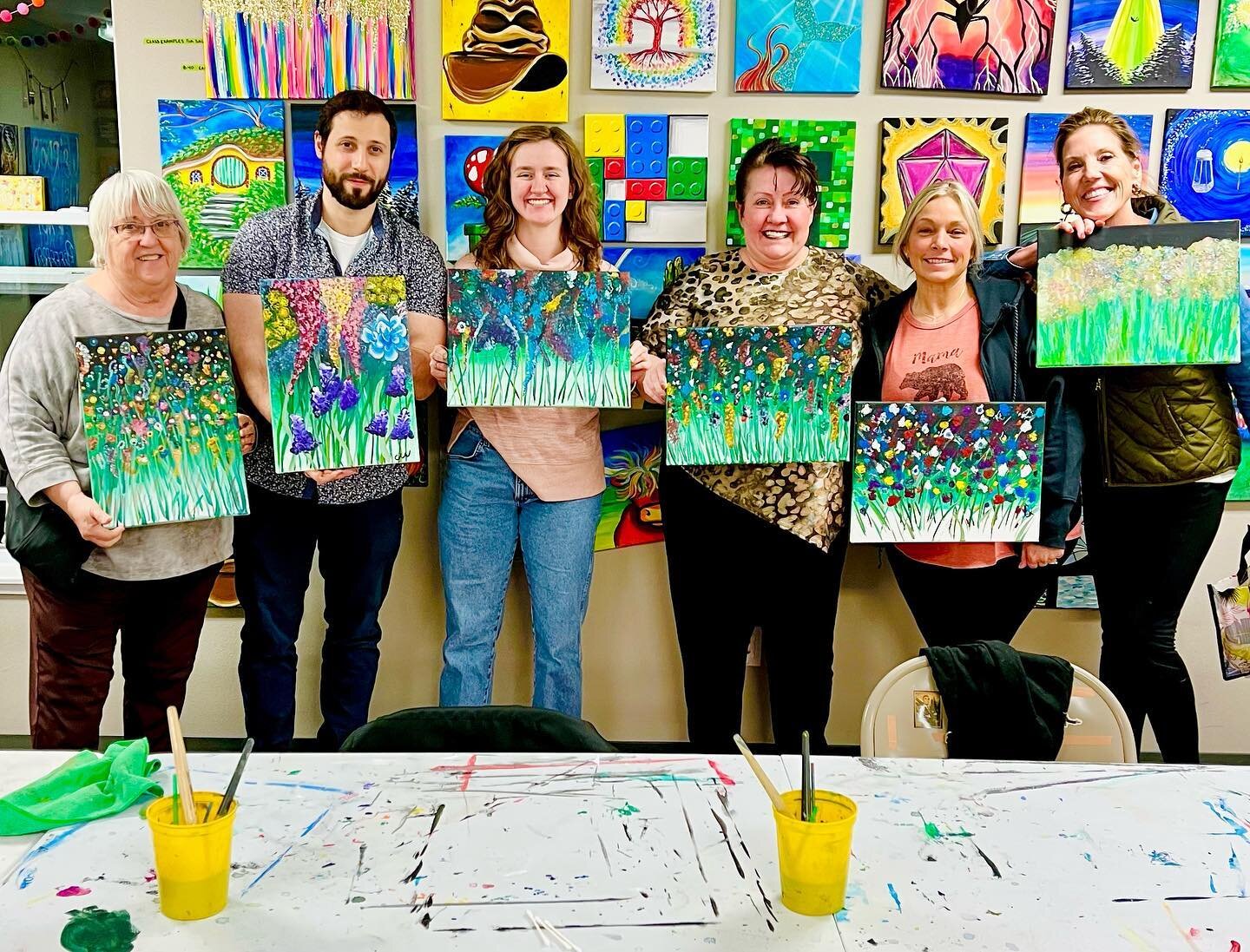 🌸The sublime Carmela contacted me to have her own private &ldquo;In Bloom&rdquo; painting party with her lovely friends and family! They brought wine and WARM HOMEMADE COOKIES. 🤩 We had a blast! 

🌺 Each floral masterpiece turns out beautifully un