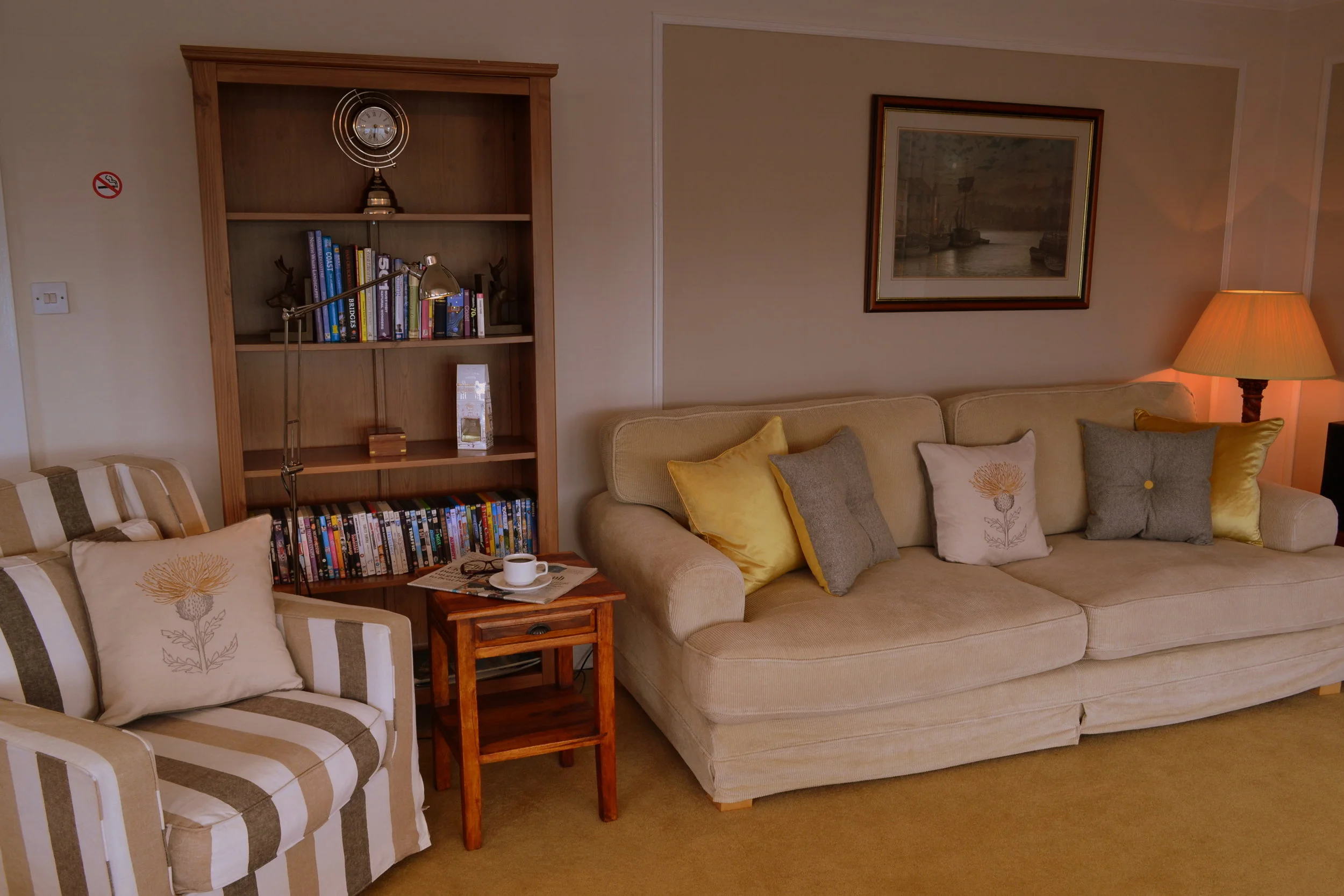 The Ridge, Glyn Garth - Lounge.jpg