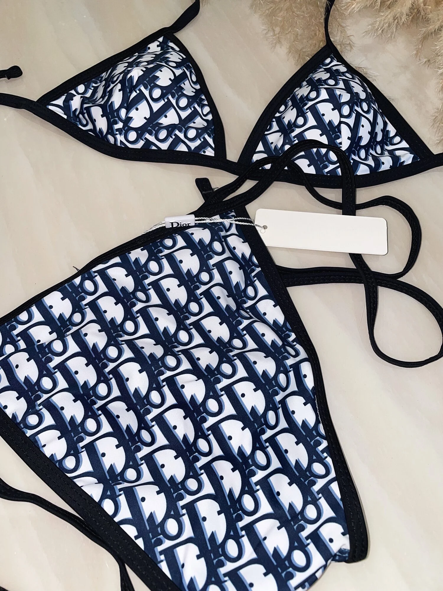 255B5DF6-FEAF-41F9-8F5A-56AADEADC79F