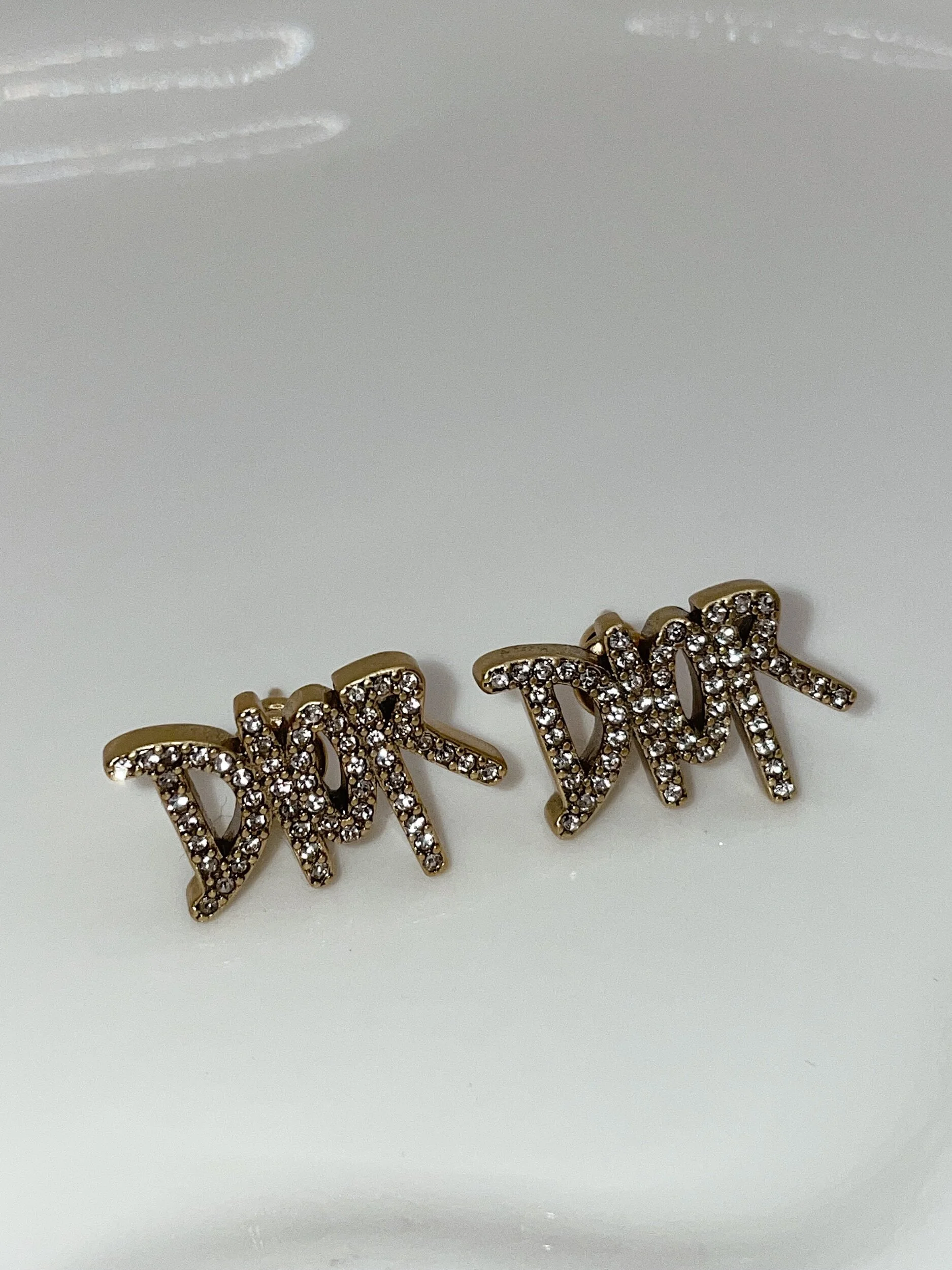 857ECD0F-502D-4E59-B7F5-23F5499907DA