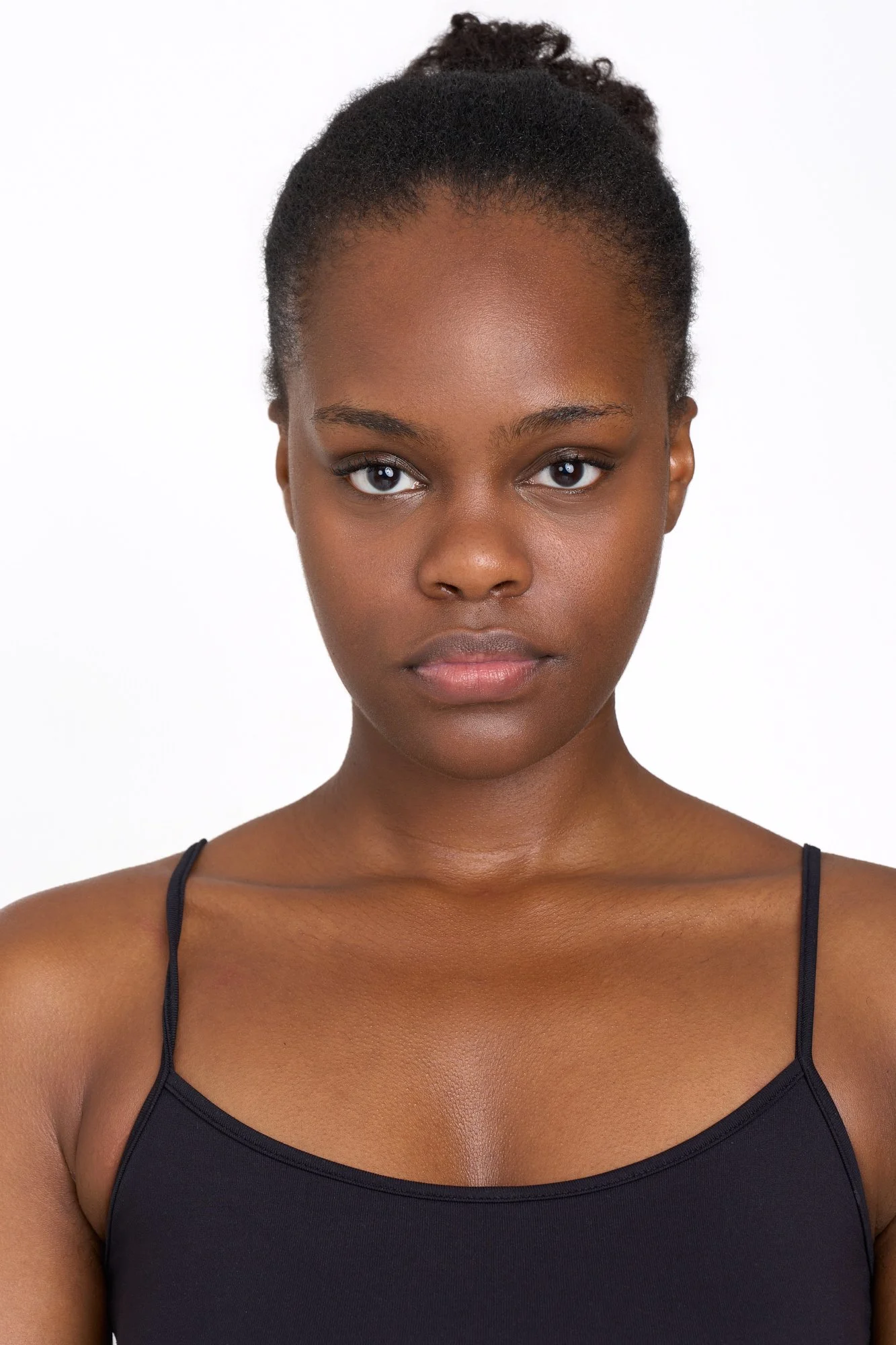 SUSANA_MODEL_DIGITAL_HEADSHOT_LONDON.jpg
