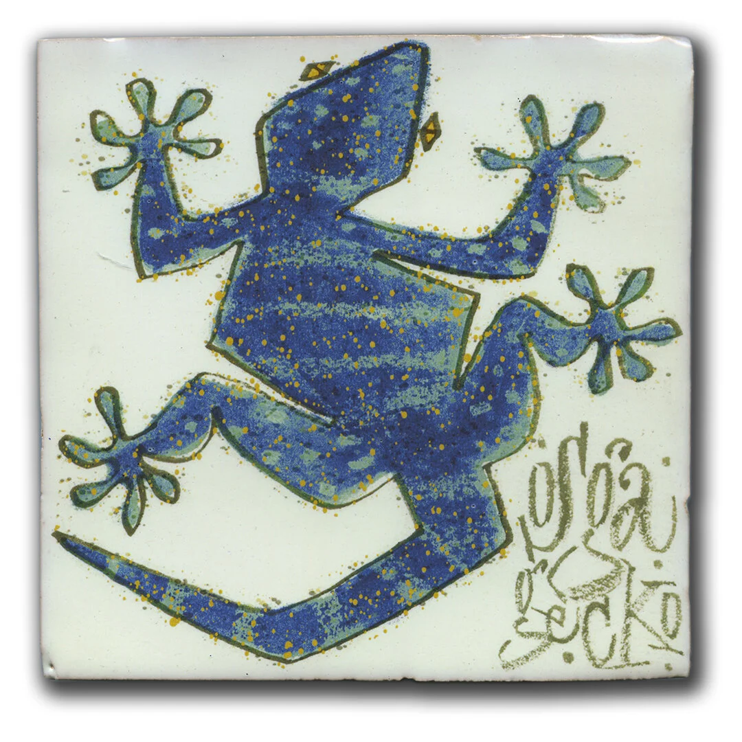 Off-white handmade tile/azulejo 140X140X17mm with blue gecko/osga.