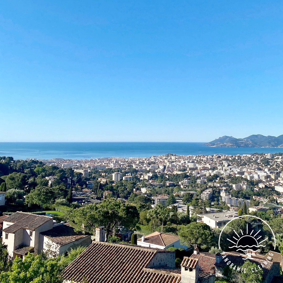 Window Cleaning with a view.
Nettoyer les vitres et profiter de la belle vue.
.
.
.
#panoramiccleaning  #windowcleaner #windowcleaning #lavagedevitres #businessowner #entrepreneur #microentrepreneur #southoffrance #cotedazur #repostme #promote #windo