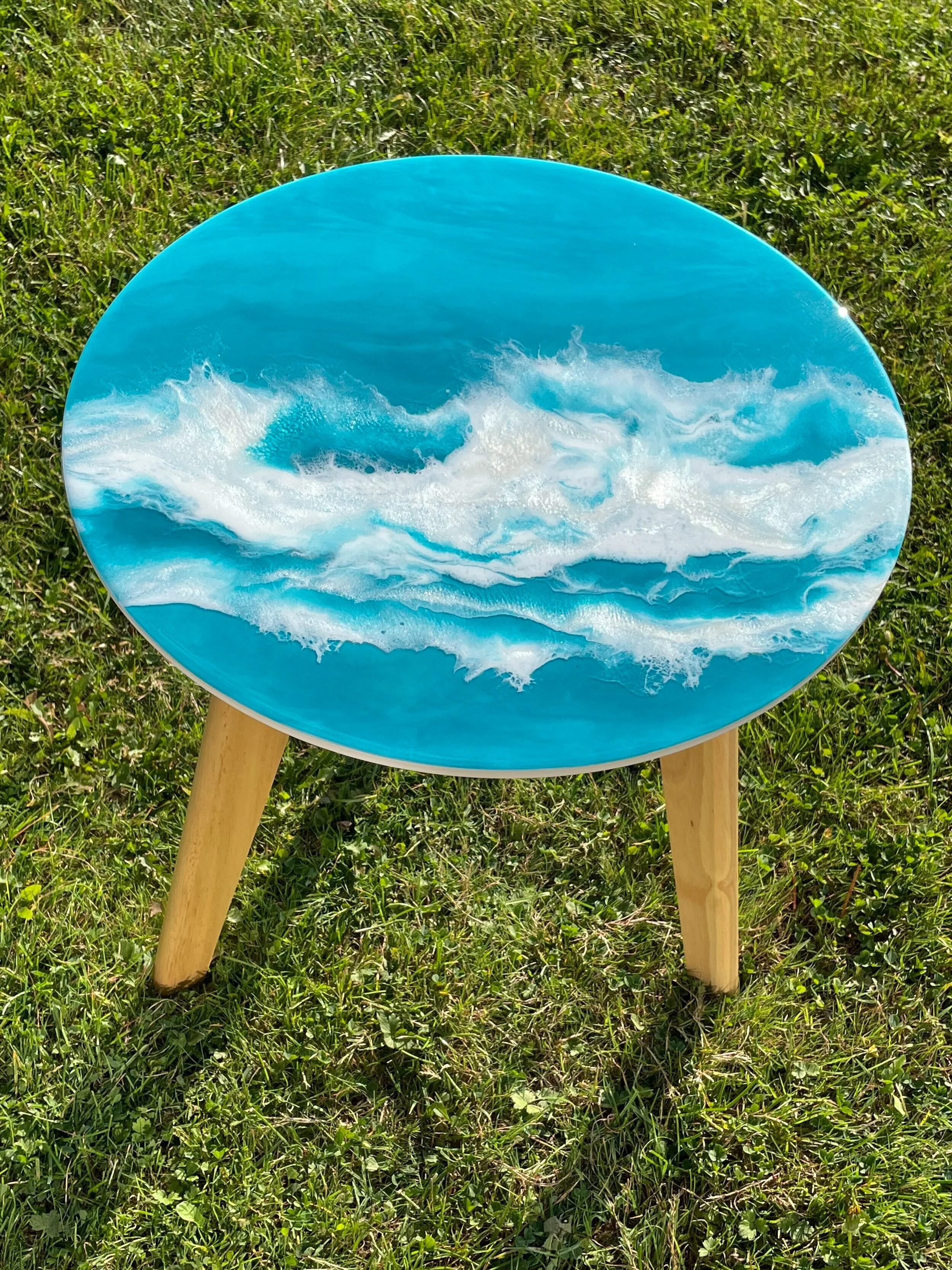 **Table comes with 3x2pin white hairpin legs - Wooden legs shown are for display purposes only and are not included/available to purchase