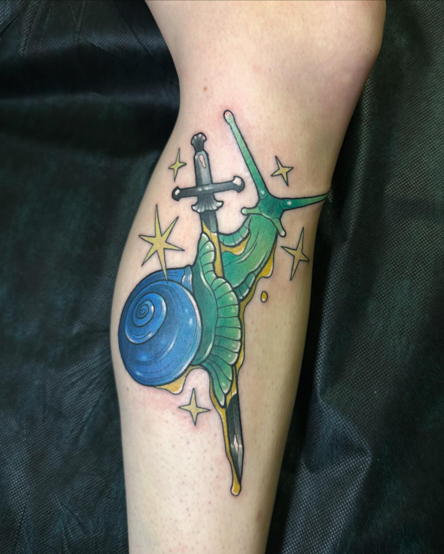 Another sword snail for my sweet client Rory🗡️
Thanks for collecting rad tattoos from me!!✨
.
.
.
#Tattoo #ladytattooers #ohiotattooers #columbustattooers #whiteraventattoostudio #swordtattoo #snailtattoo #fantasytattoo #snail #howeirdflash #