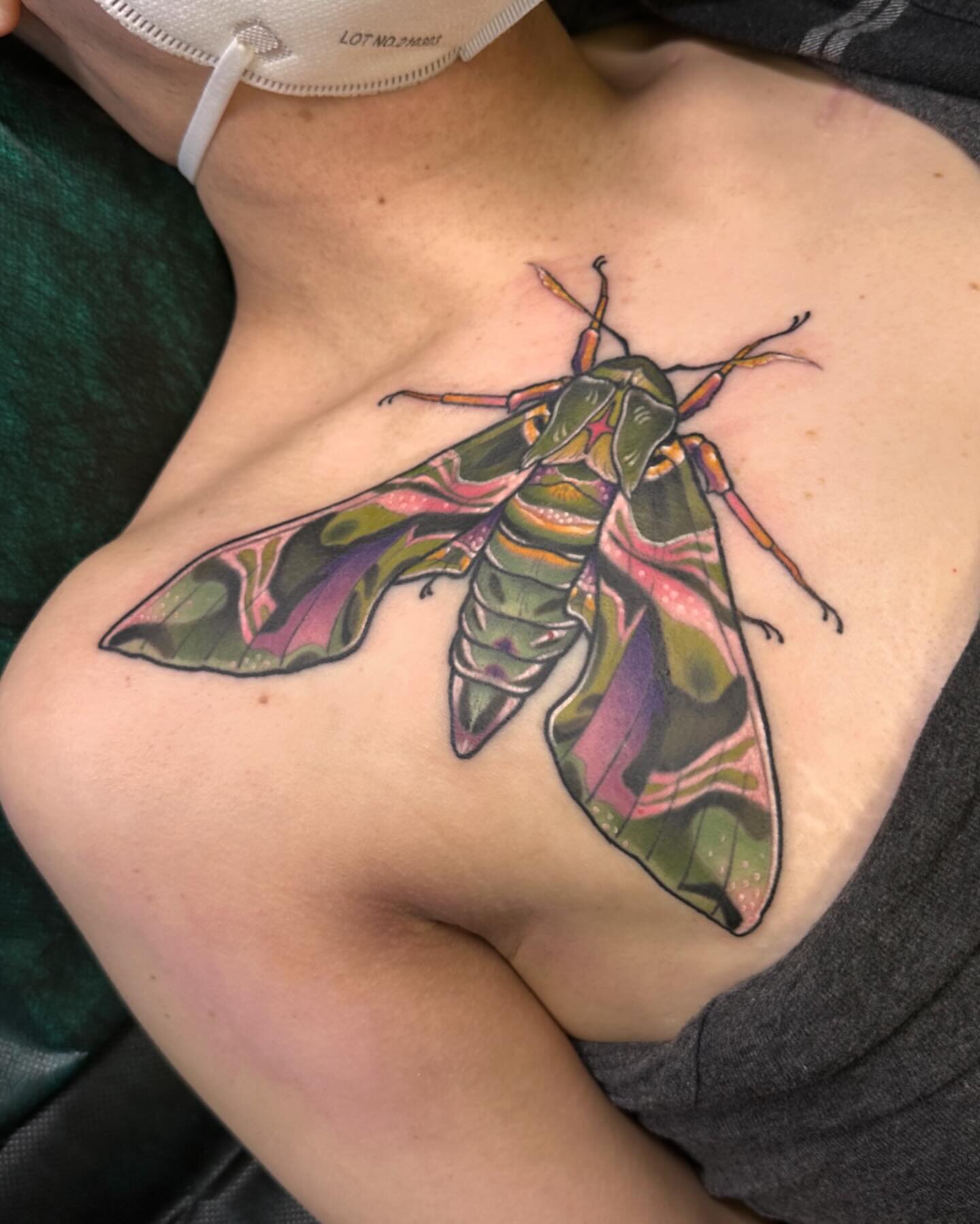 AAAALLLLL the photos of Kara&rsquo;s Oleander Hawk Moth chest piece because HOLY COW am I obsessed!!
(With Kara &amp; with the tattoos we make💕)
The placement/size of this just makes my brain go brrr and I would love to do more like it!
This took 3 