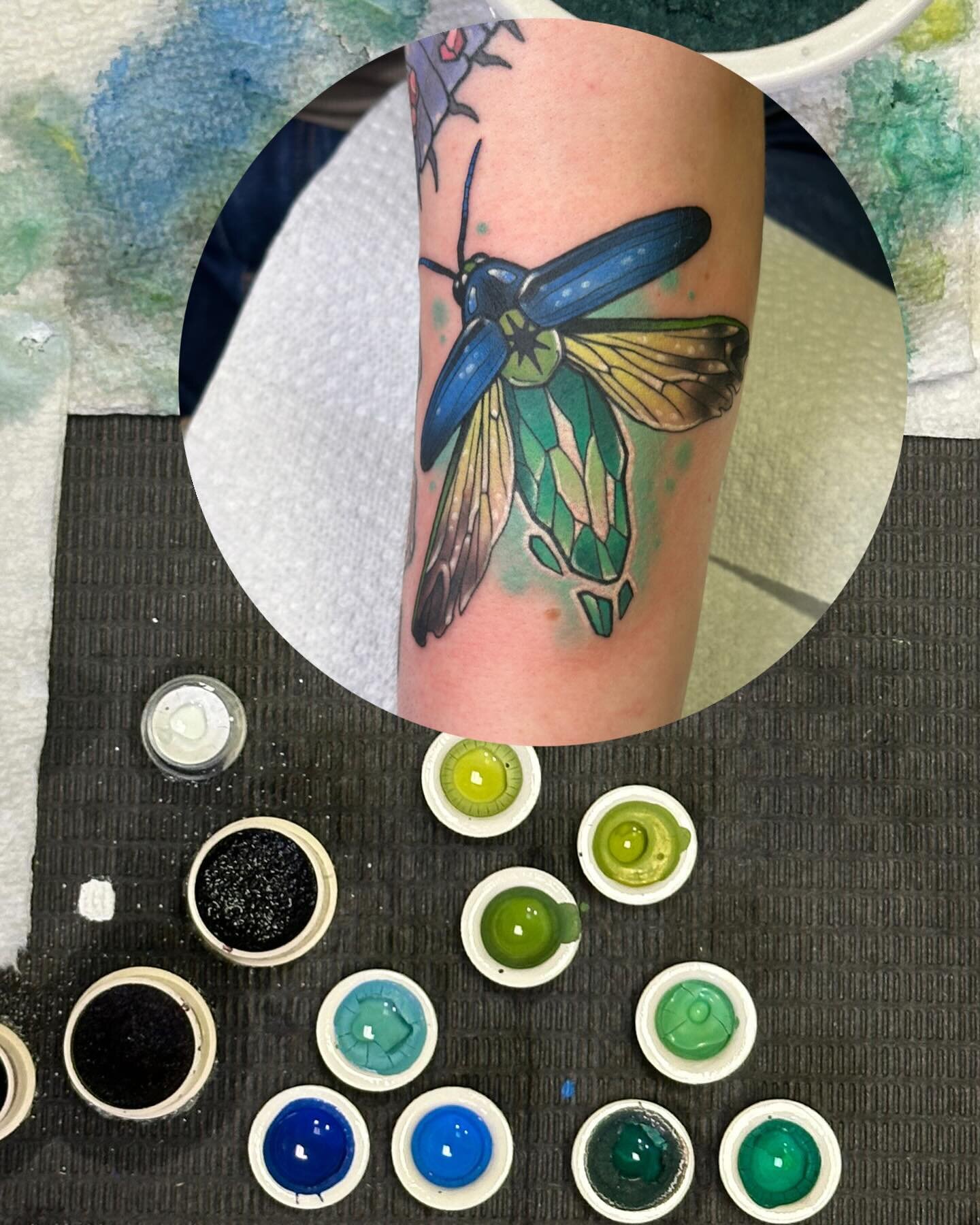 A fancy lil lightning bug, inspired by the blue ghost firefly, with a crystal butt of course✨ From a while back on Kristin
.
Always down to do more lil winged guys! Realistic or fanciful~
.
.
.
#Tattoo #ladytattooers #ohiotattooers #columbustattooers