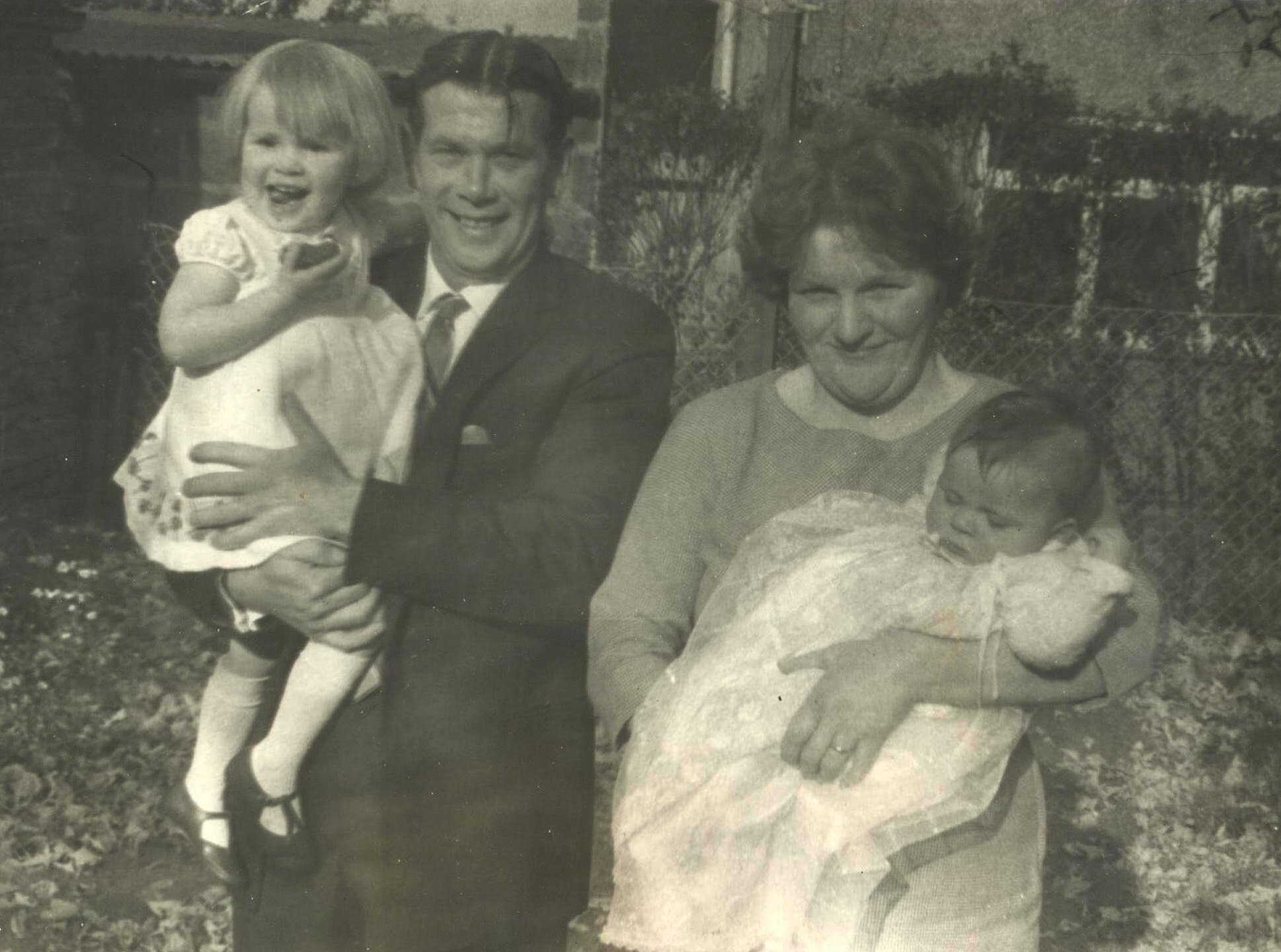 betty_hyde_with_family.jpg