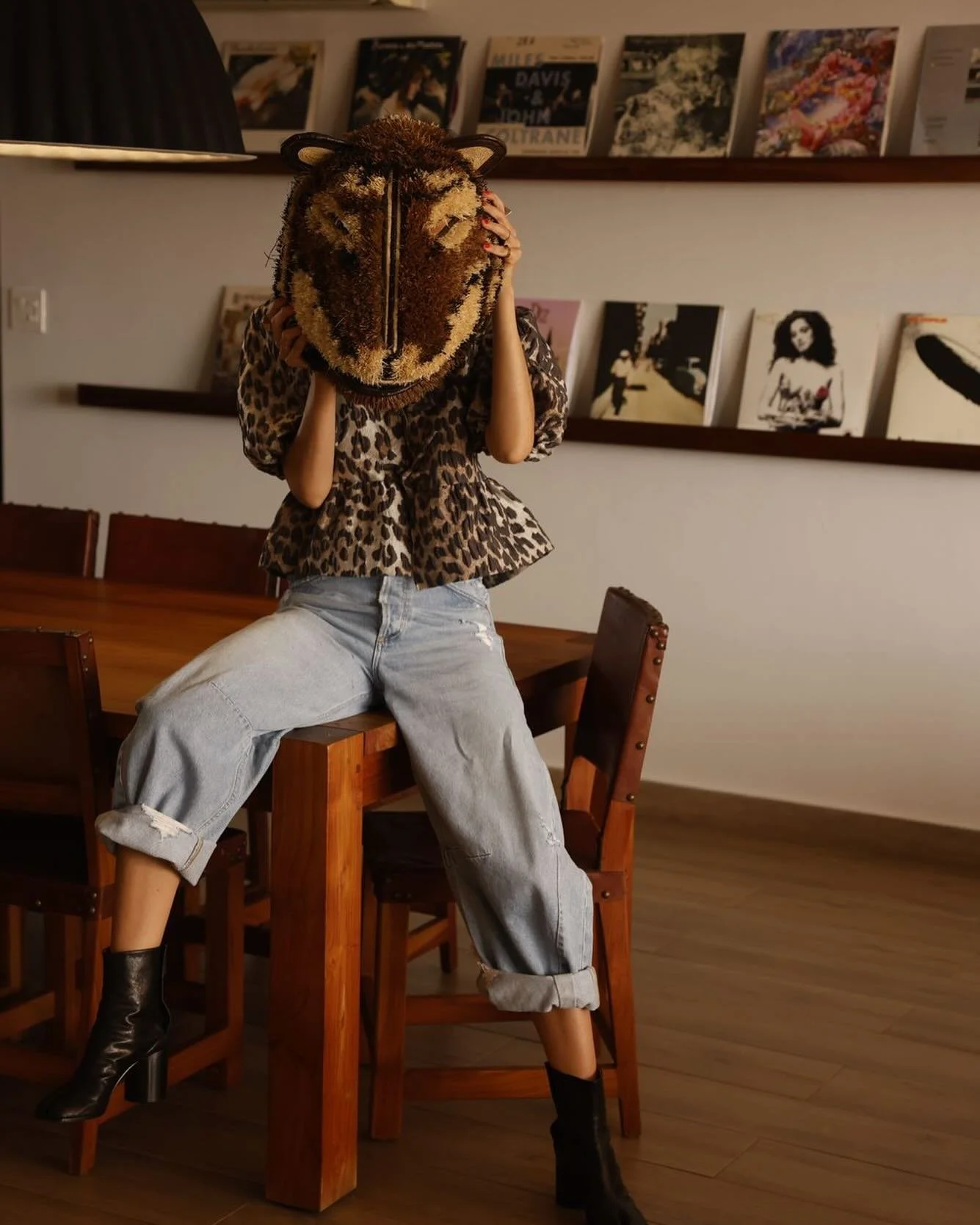 feliz viernes! 🐯

hace unos d&iacute;as @susi.aramburuu me tomo unas fotos en mi casa y ella me preguntaba por cada uno de los elementos que tenemos mientras le daba el tour.

le coment&eacute; que cada espacio tiene un significado especial y una hi