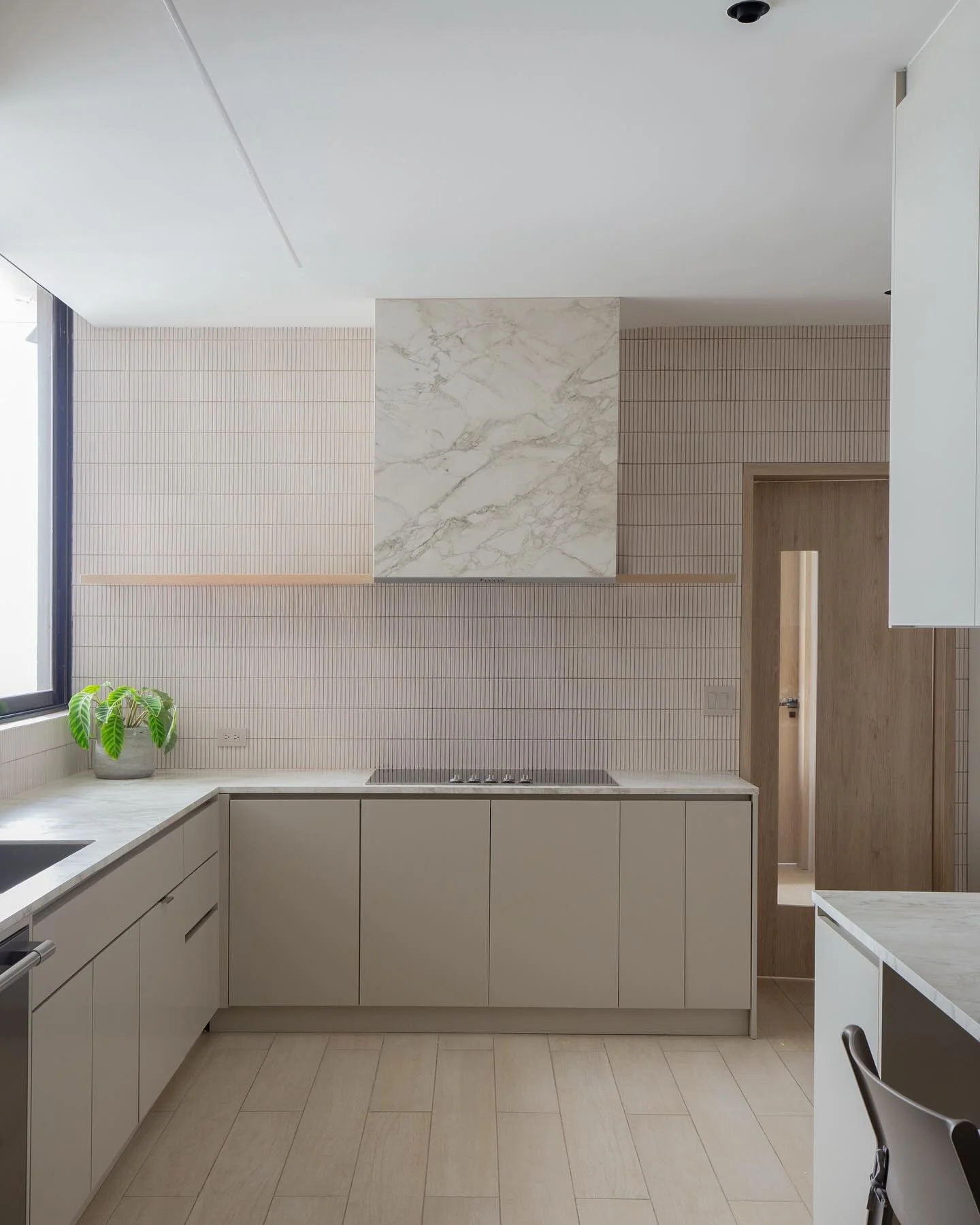 en puerta verde te dise&ntilde;amos espacios funcionales y est&eacute;ticamente lindos y con personalidad 😎 

☎️ primero lo primero, coordinamos una reu relax para conversar tus gustos y necesidades 

✨ dise&ntilde;amos algo donde te veas reflejado,