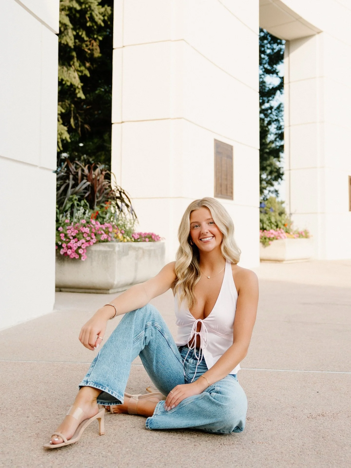 Currently updating my senior guide to get info out to my early birds!! If you have not signed up for early bird emails yet, head to my stories!! 🫶🏼📸