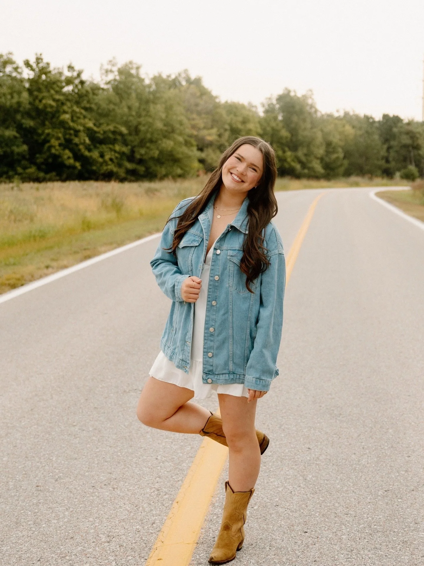 only a handful of sunset sessions remaining for the summer!! get on those books! 🤍🎉