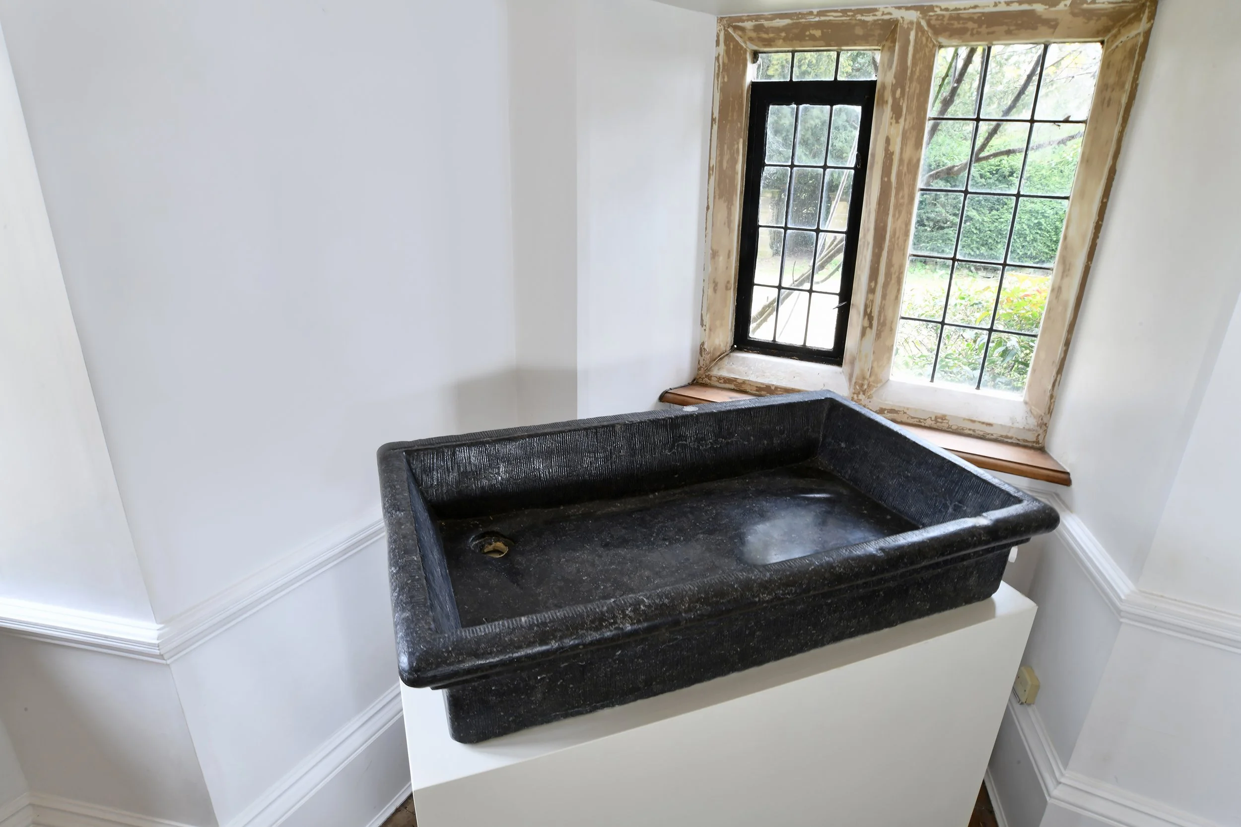 marble-sink-18th-century1.JPG