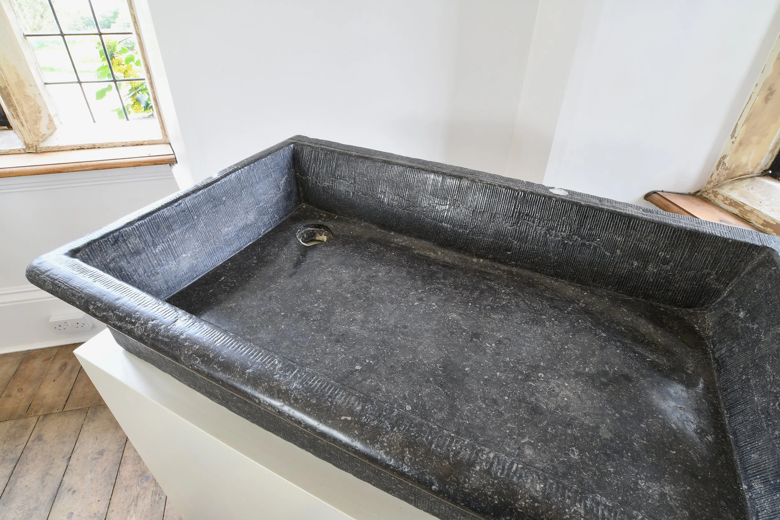 marble-sink-18th-century5.JPG