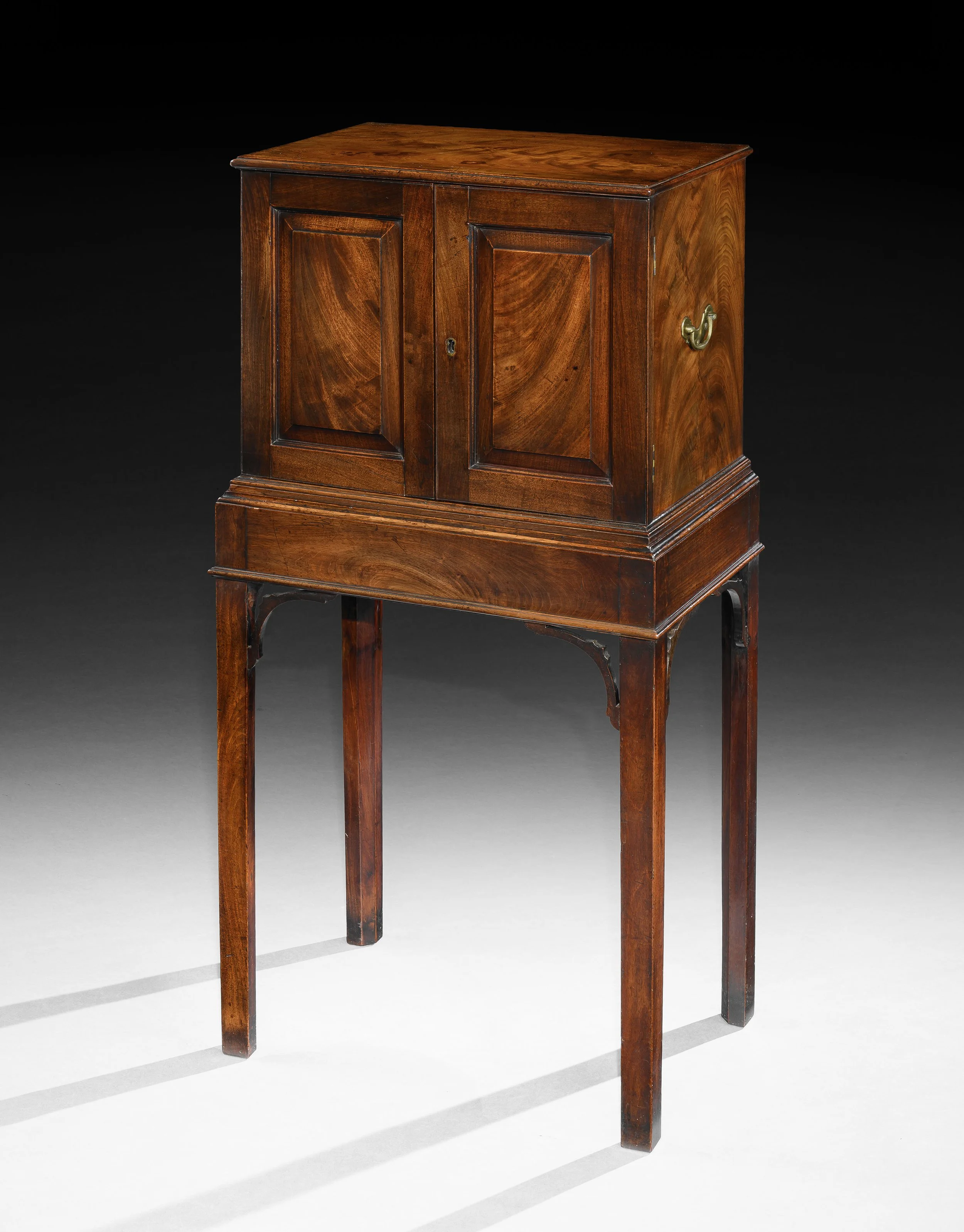collectors-cabinet2.jpg