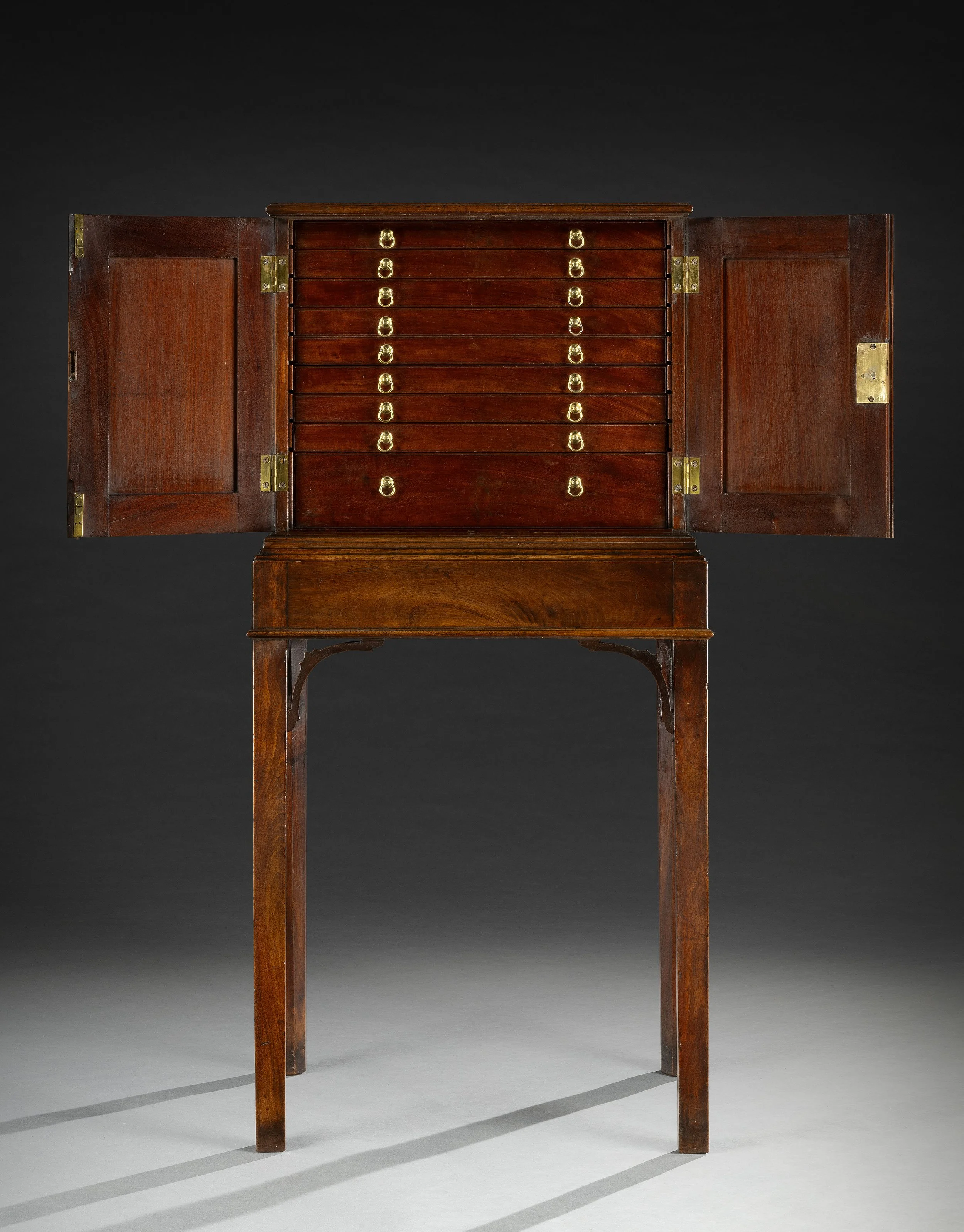 collectors-cabinet1.jpg