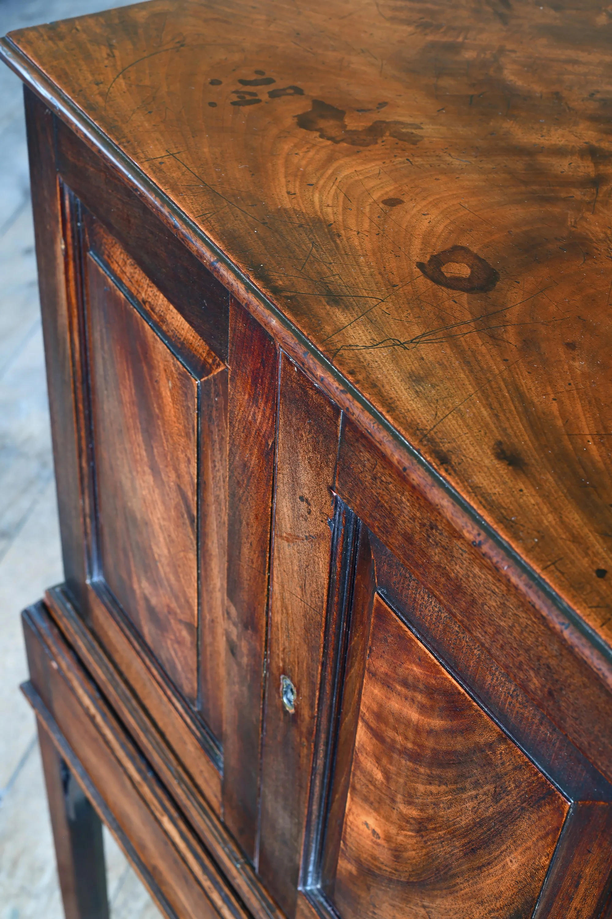 collectors-cabinet3.jpg