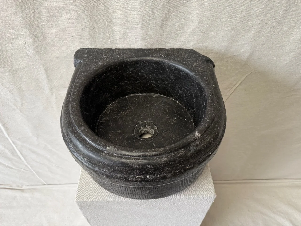 sink-round-dutch-limestone4.jpeg