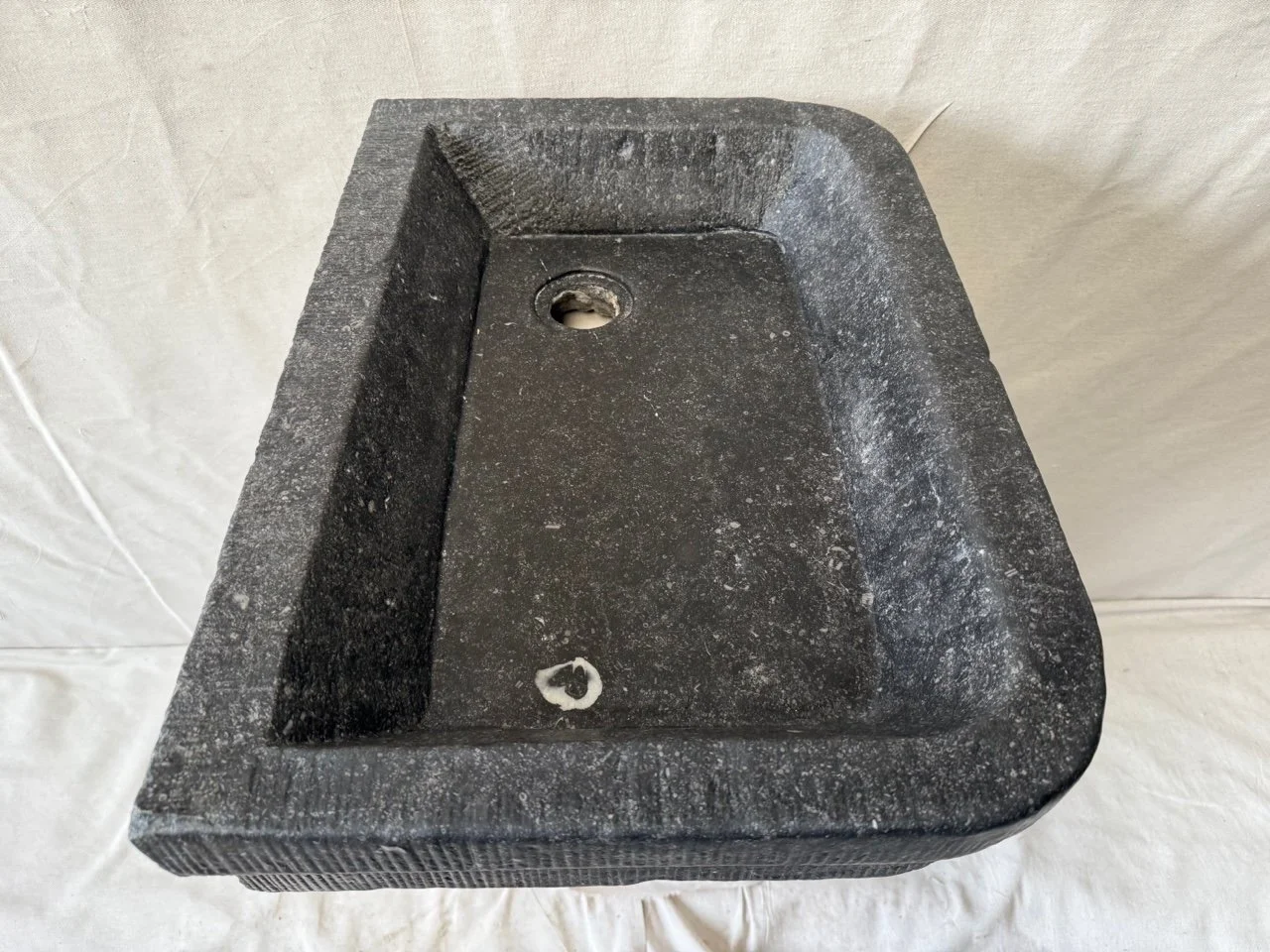 sink-dutch-limestone-18th-century1.jpeg