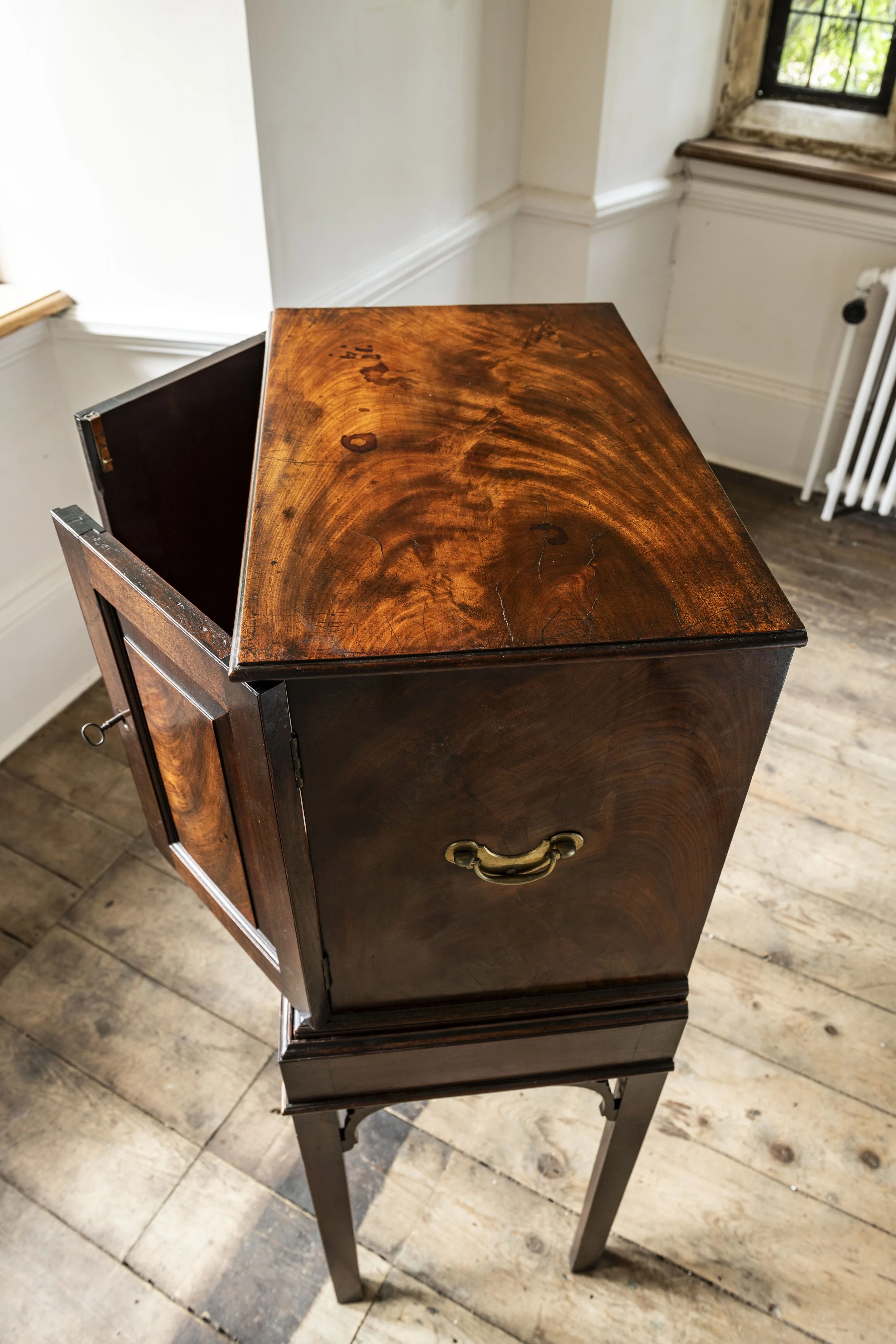 collectors-cabinet8.jpg