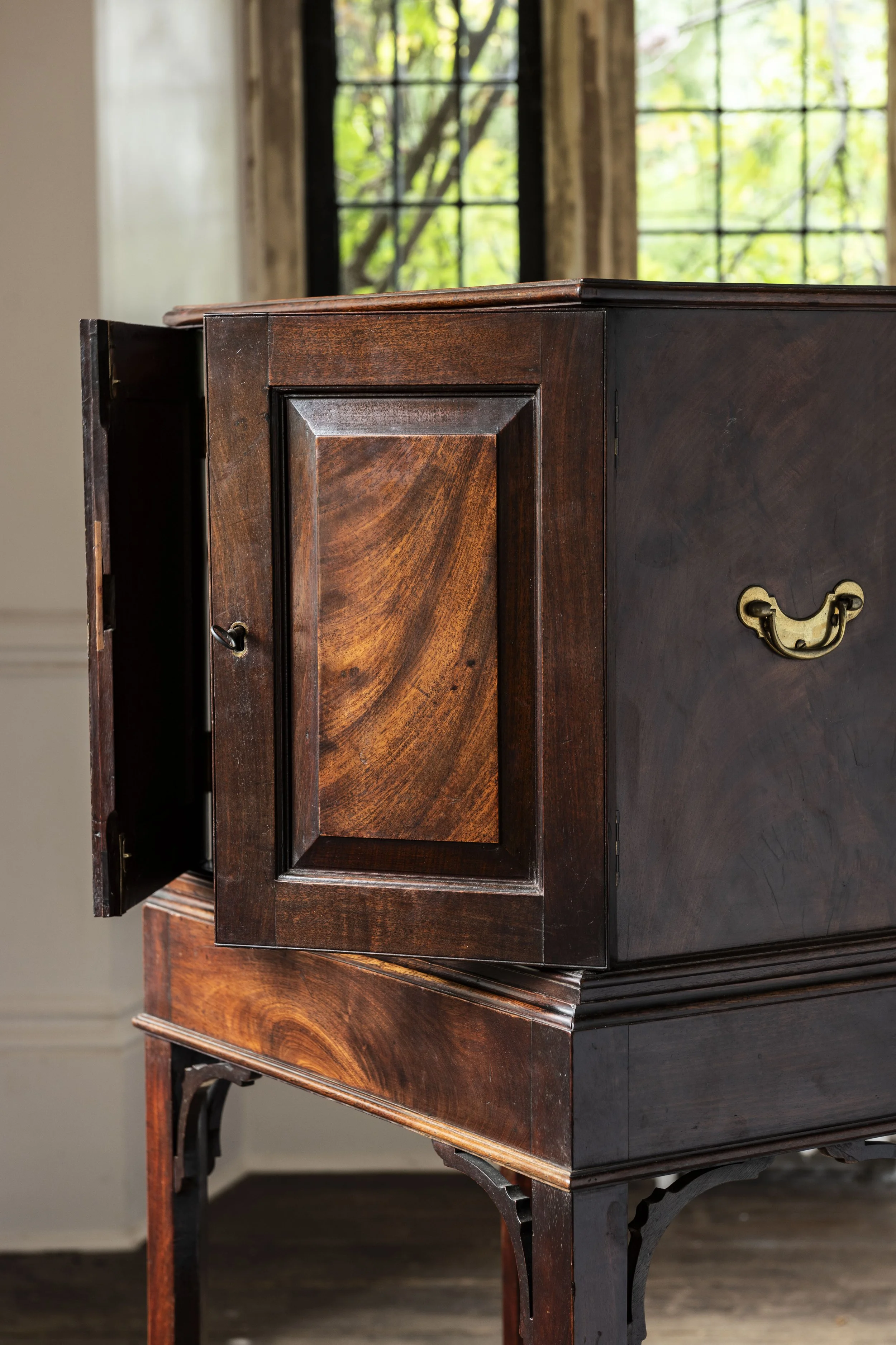 collectors-cabinet7.jpg