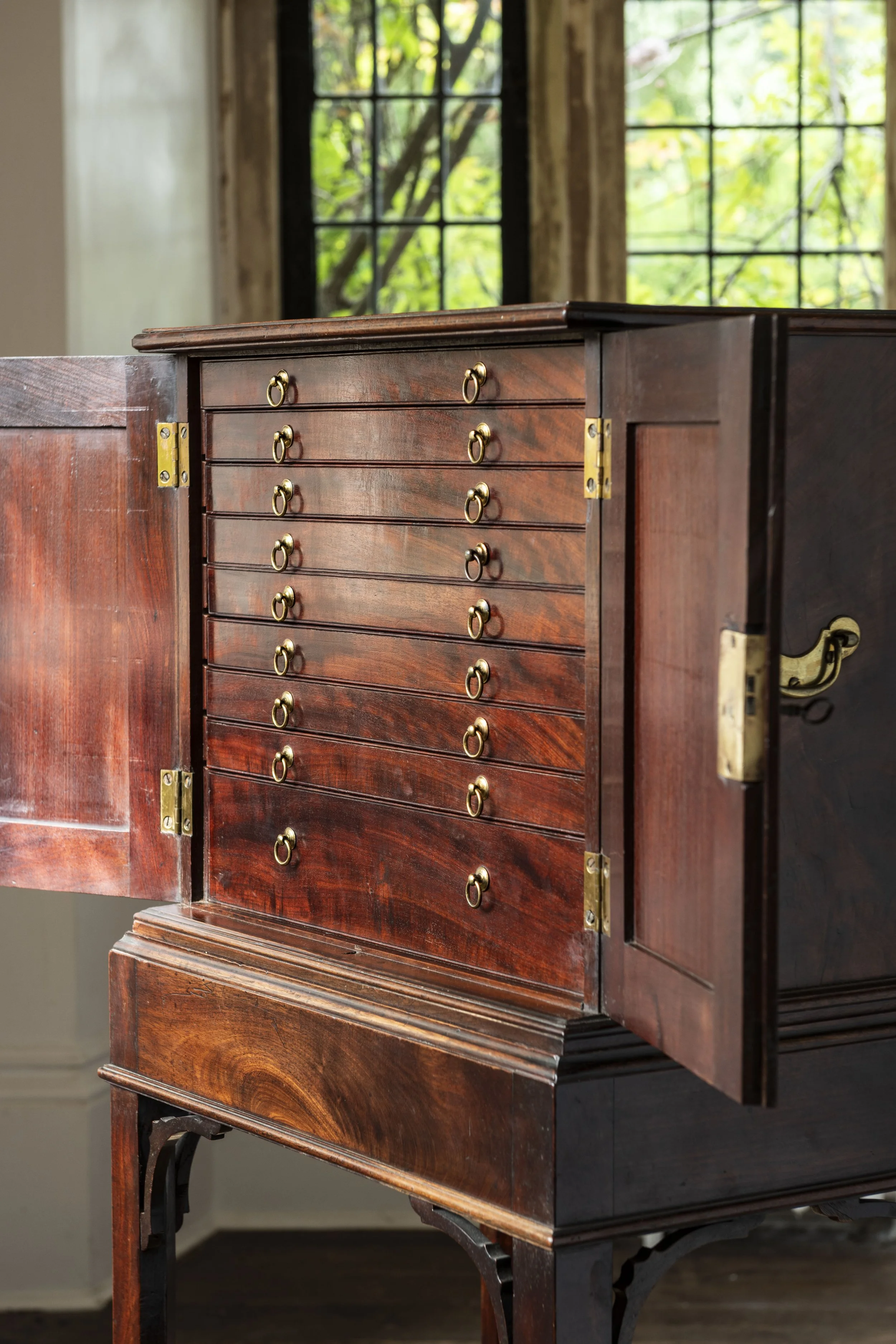 collectors-cabinet6.jpg