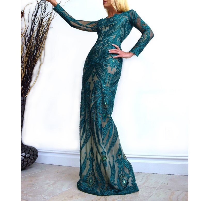 A moment in green.... towers_kimberly #green #longsleeve #Runwaycoutureny #hautecouture #couturedesigner #couturedesign #couturefashion #couturegowns #couturedress #hautecouturedress #greengown #hope #longsleevedress #towers_kimberly  #motherofthebri