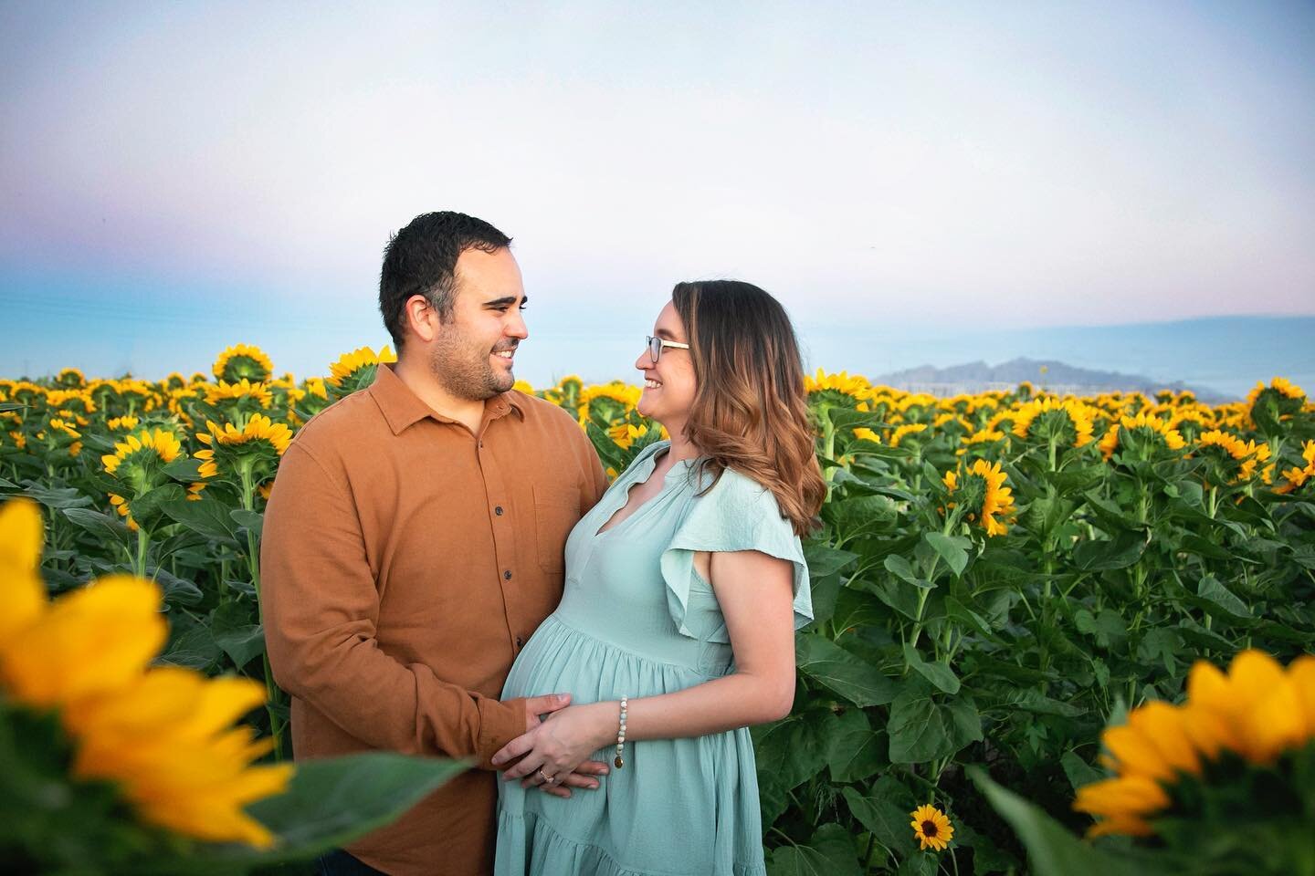 Amanda and her husband at the @sweetflowerhome sunflowers. Thanks @a.j.guti for having me take photos for you and your fam! 

Scroll to that second photo to see how pink and purple amazing that sunset was and just how yellow and green those sunflower