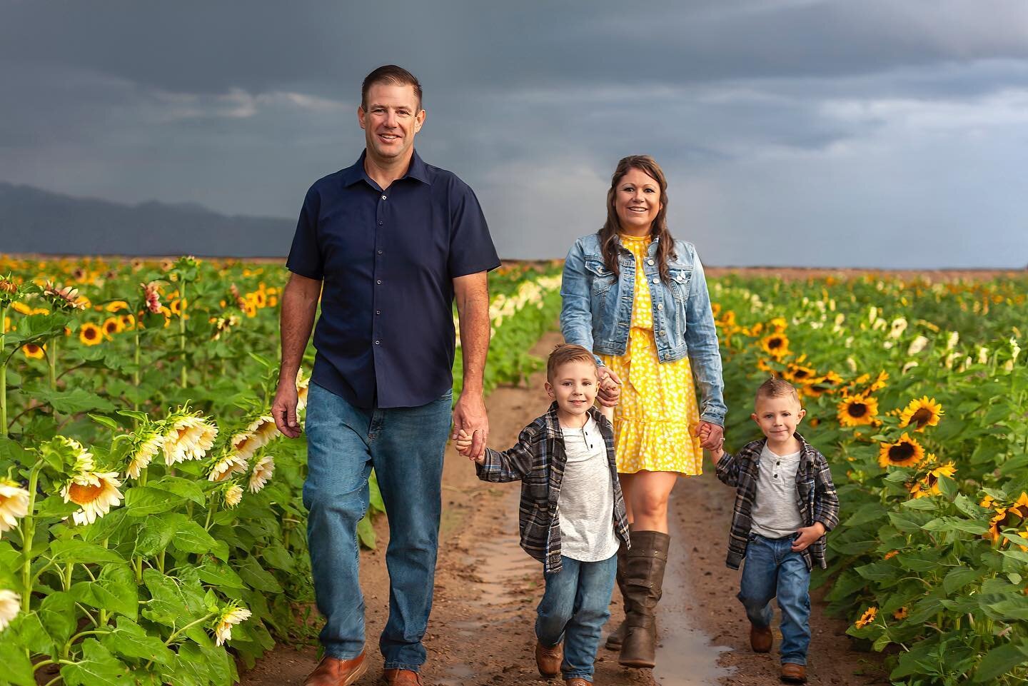 Alicia and her fam at @rocker7farmpatch the day the sunflowers were blooming and the rain poured down in a way I hadn&rsquo;t seen in Arizona in years. 

I had to reschedule a bunch of shoots, but we went ahead with Alicia&rsquo;s and I loved what we