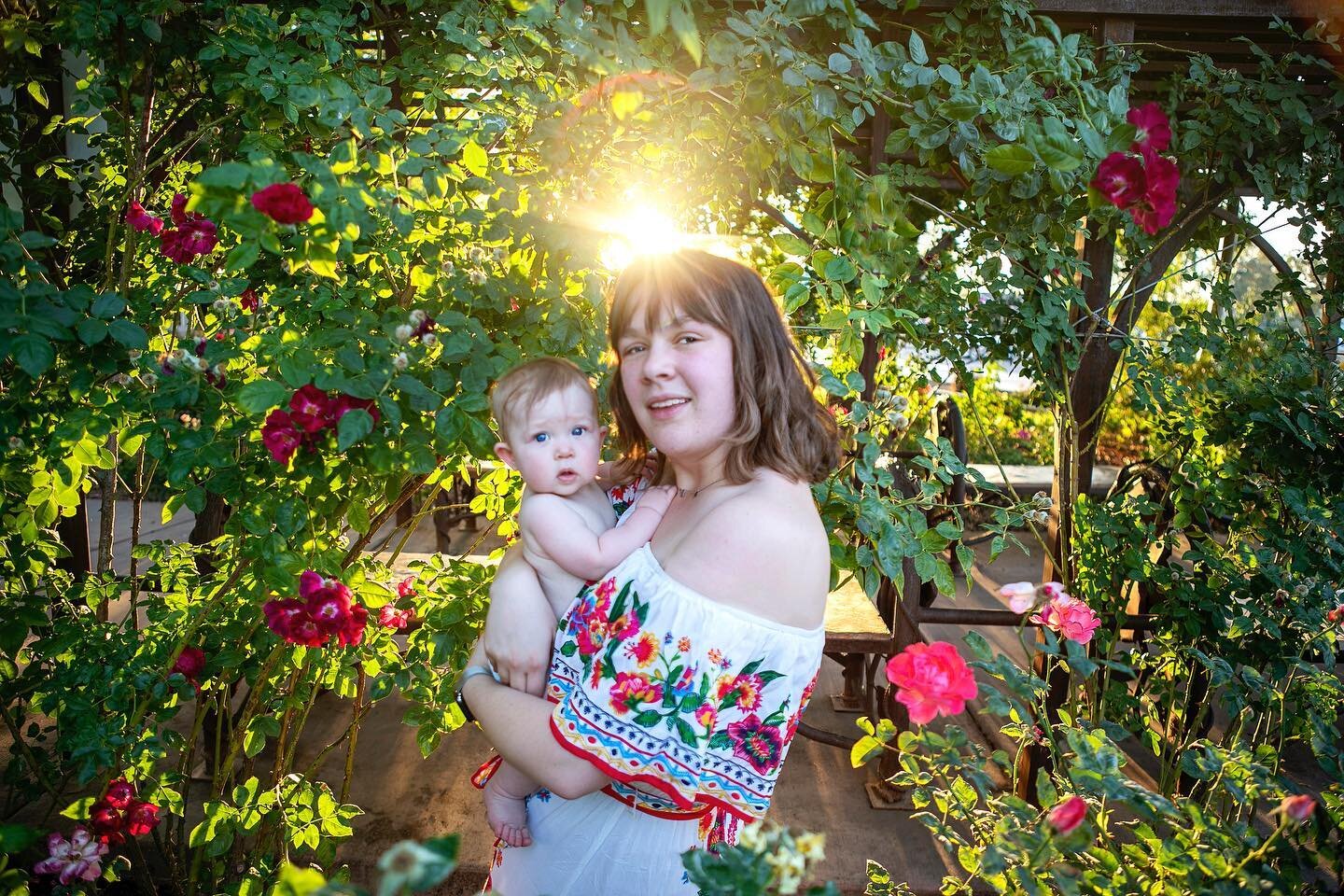 Last night at the Rose Garden with Georgia and Baby C. 🌹🌹🌹

This Wednesday, May 3rd I am doing mini sessions at the Rose Garden. 5:30/6/6:30PM. $200. How many pics? All the good ones. DM to request to book.