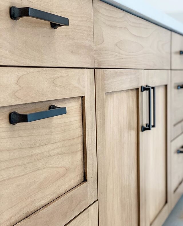 ✨This house is really starting to shine! ✨ ⁠⠀
It's a wonderful feeling watching a design go from concept to reality. ⁠⠀
.⁠⠀
Swipe 👉🏼 for more close-ups of the lovely finishes being installed at the Eureka Ridge project. ⁠⠀
.⁠⠀
Builder: @jamesandjam