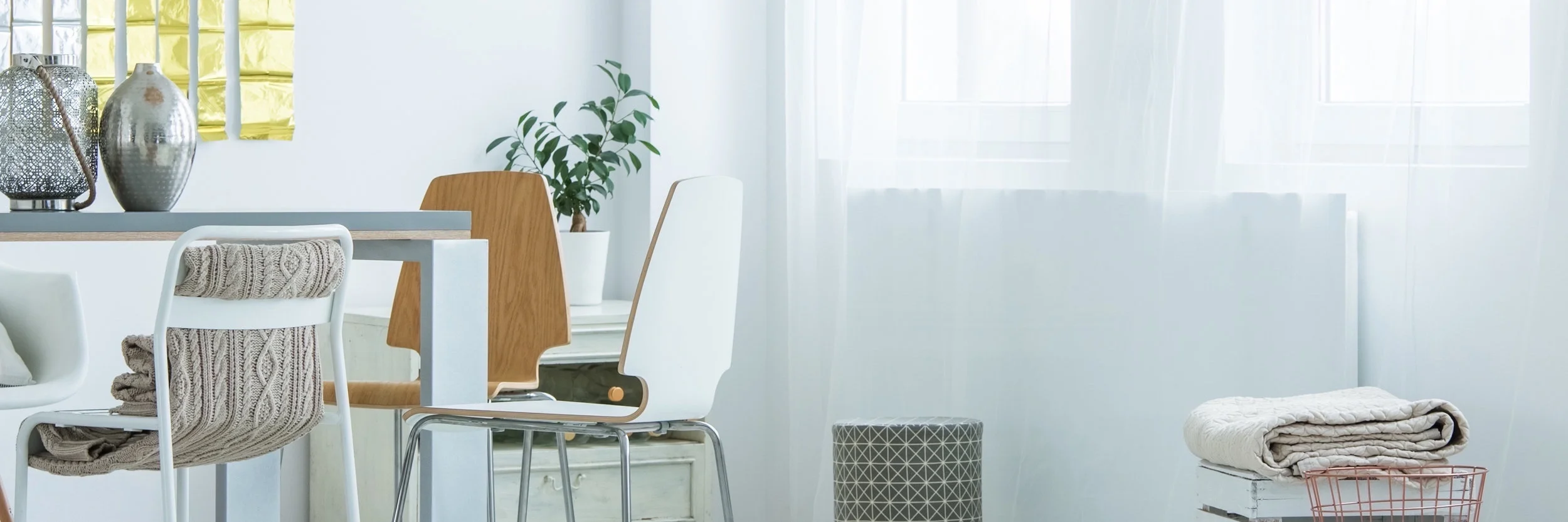 apartment-with-communal-table-PNTKLJ9.jpg
