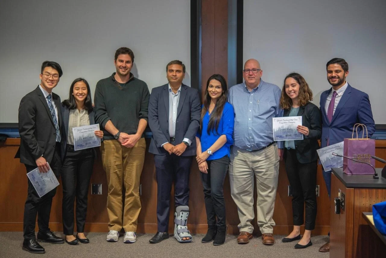 The 1st Place Team and community sponsors at the Sustainability Case Competition co-hosted by Net Impact and ReThink UW