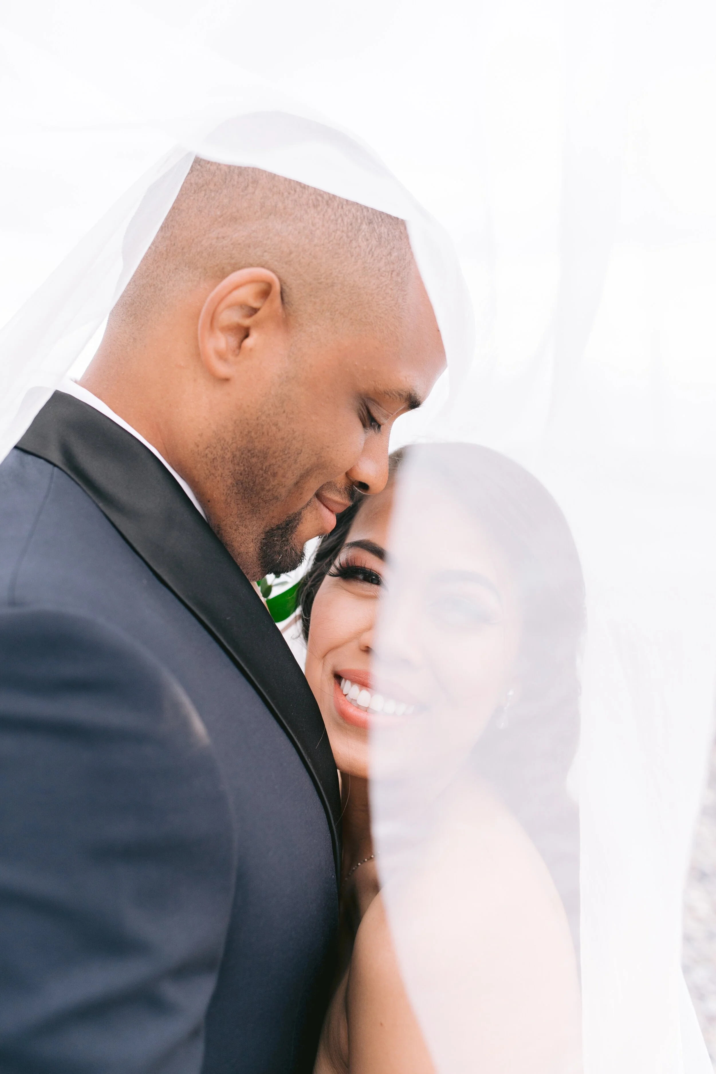 7 Eleven &amp; Beach Fun Wedding Photo Ideas | WEDDING
