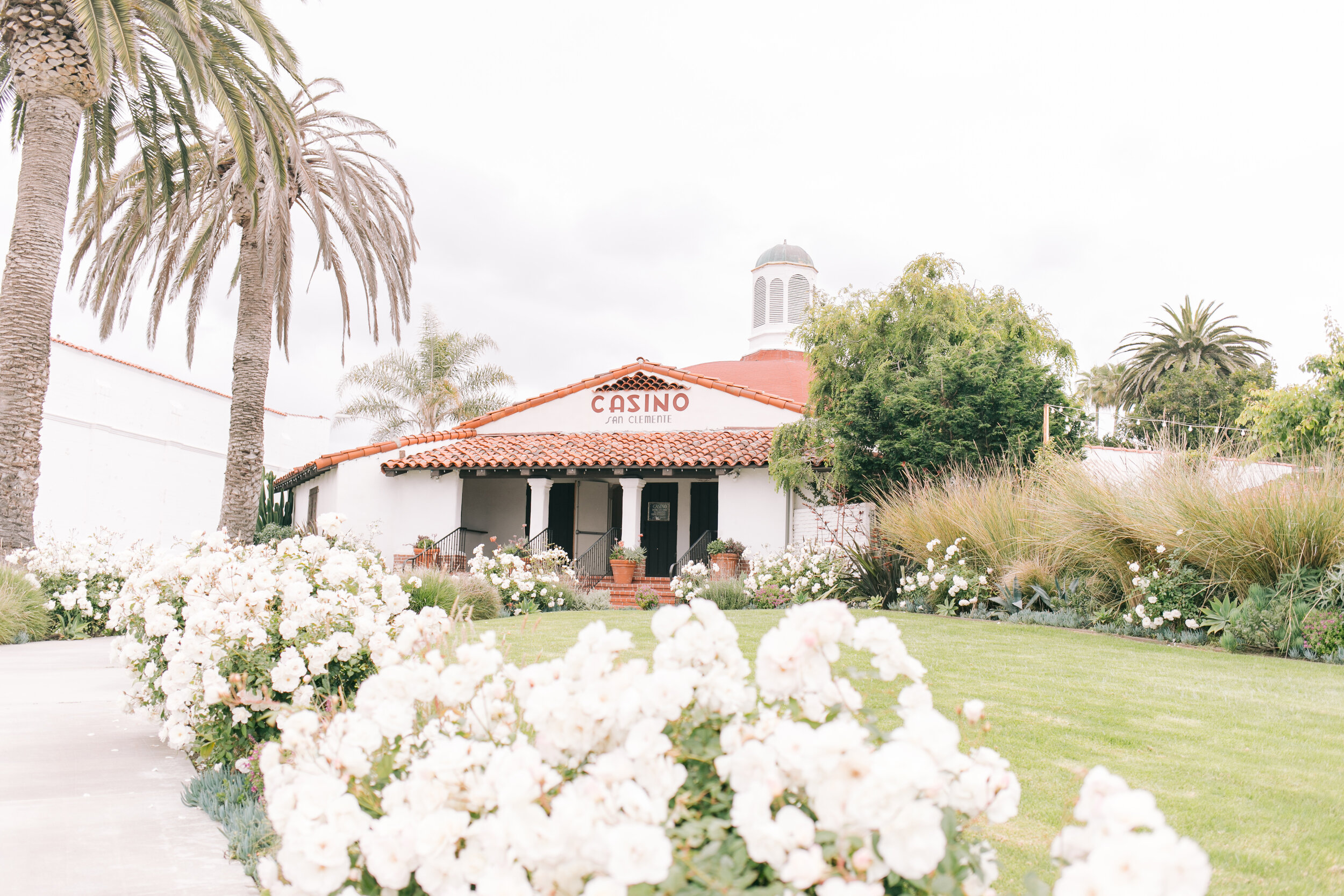The Casino San Clemente Chic Geometric Gold Themed Venue | WEDDING