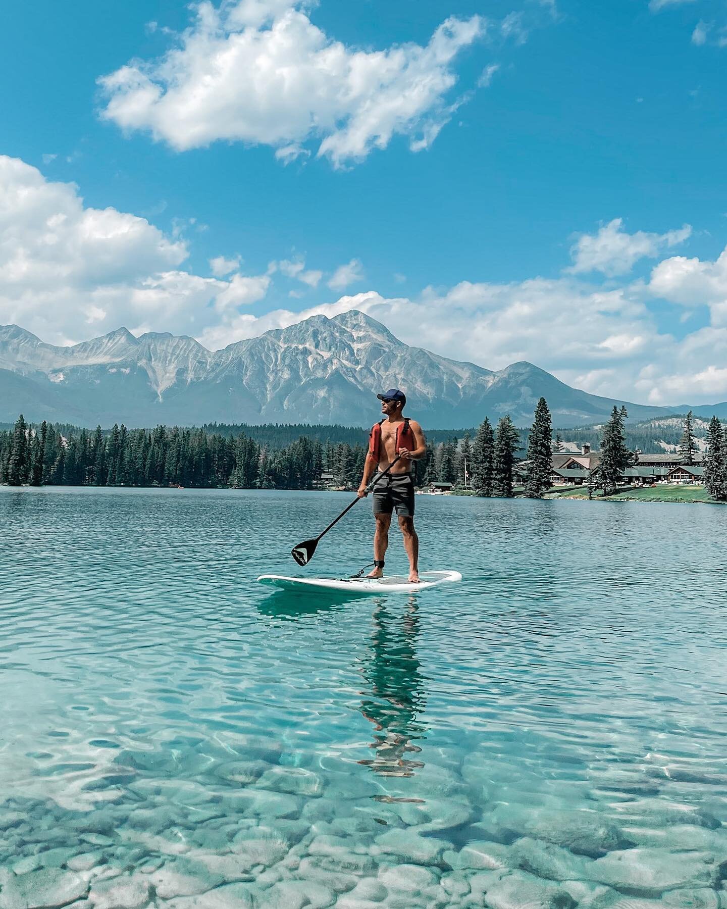 I&rsquo;ve paddled on many lakes, but paddle boarding on Lac Beauvert at the beautiful @fairmontjpl takes the cake. There&rsquo;s just something about the crystal clear emerald water set against the backdrop of the Rocky Mountains that is mesmerizing
