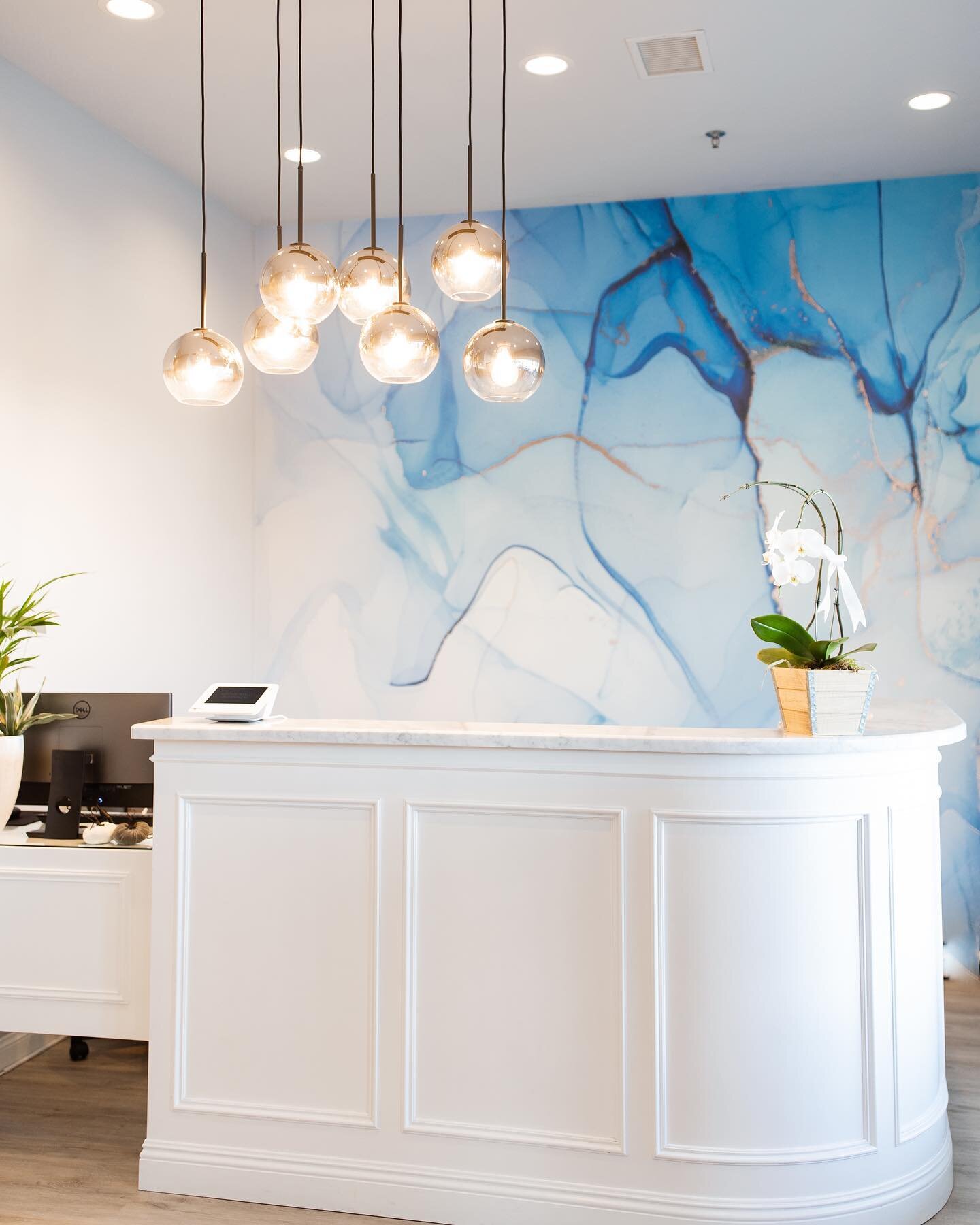 2020 has been filled with incredible opportunity! This commercial lease for @apmedspa was one of our absolute favorites! Swipe left to see just how gorgeous it turned out! 🎉👏🏼